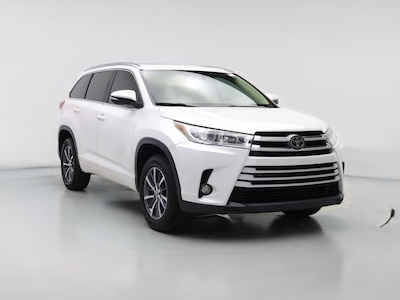 White 2017 Toyota Highlander XLE