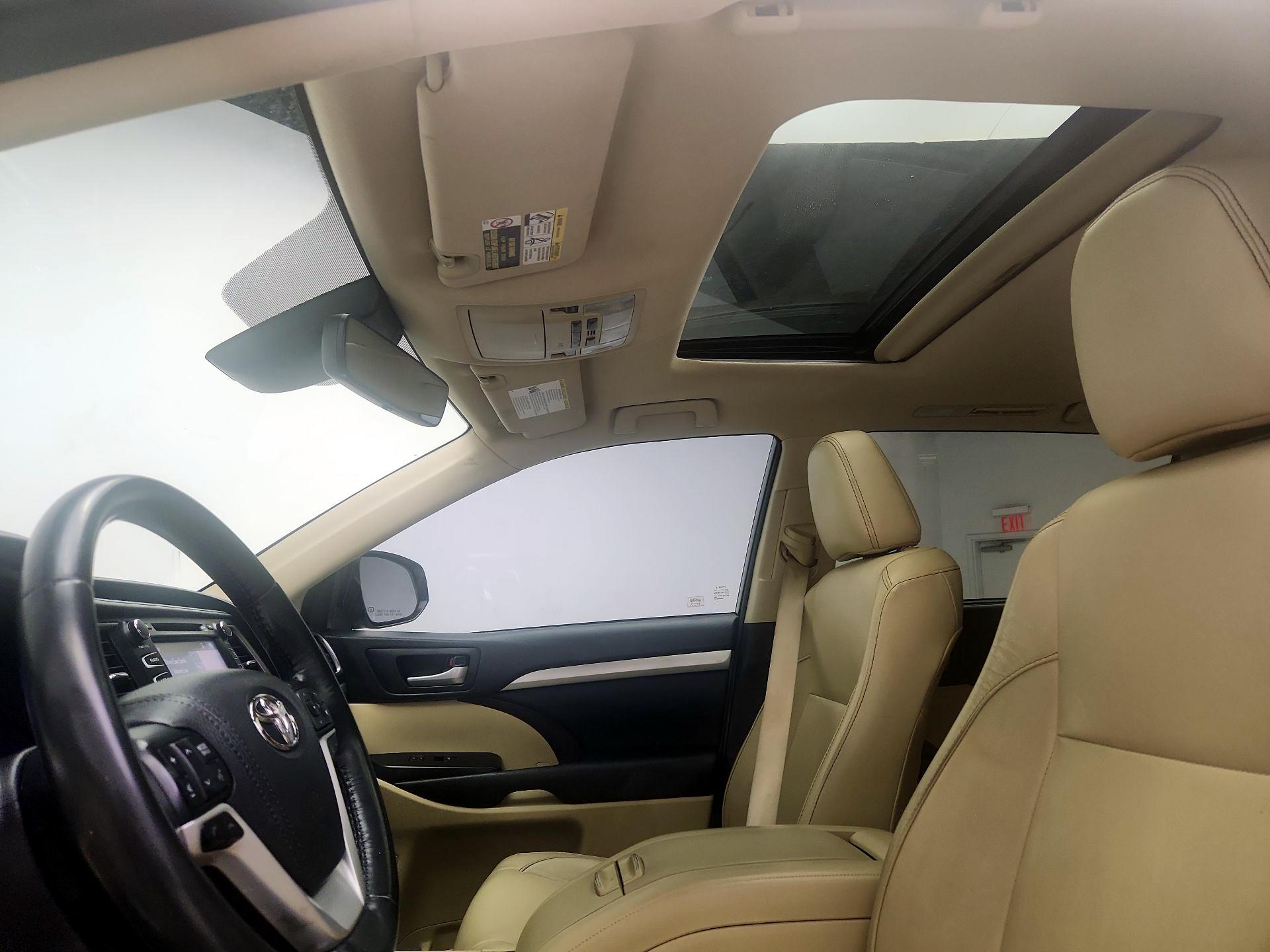 Thumbnail: 2017 Toyota Highlander - 20