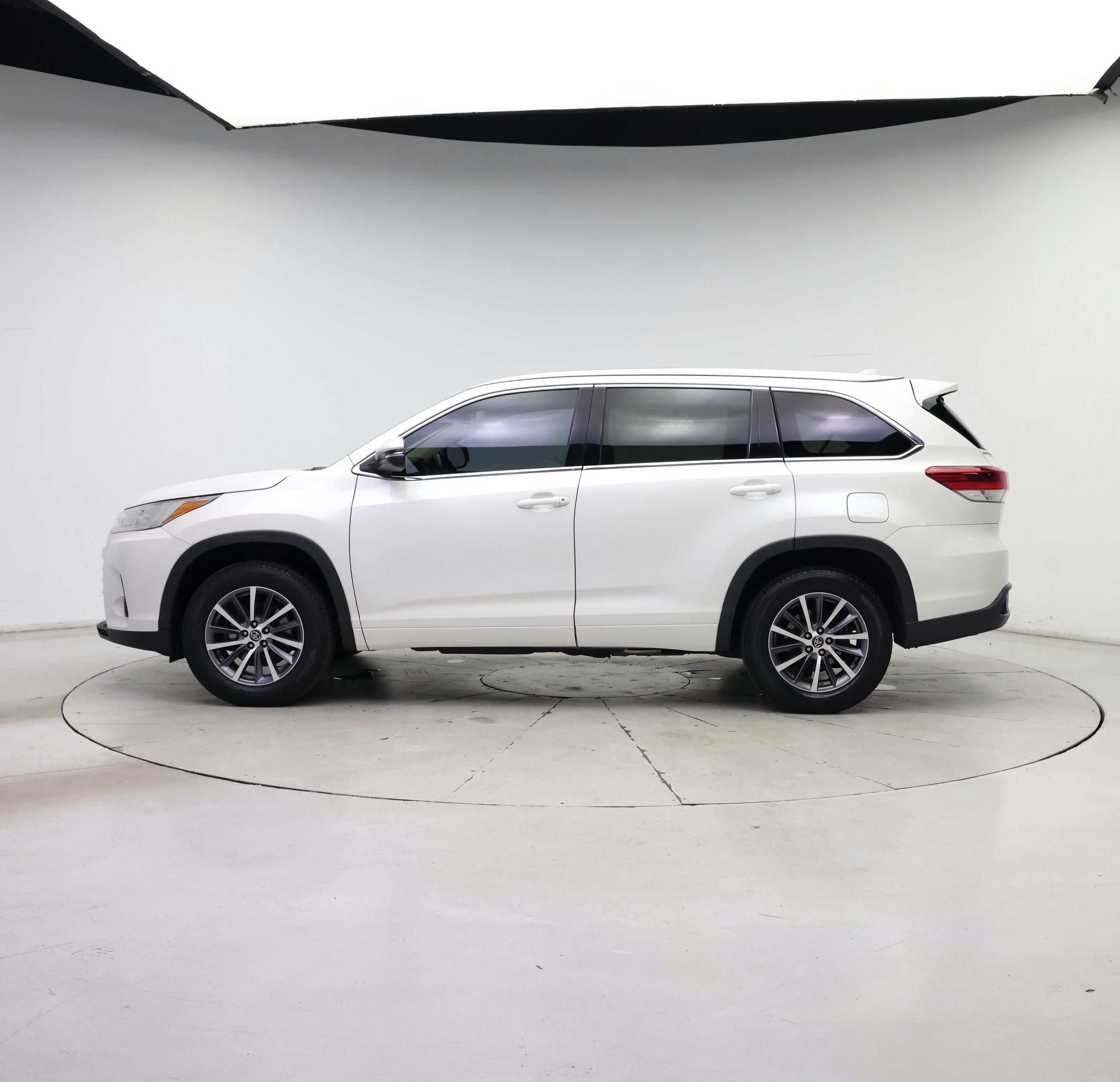 Thumbnail: 2017 Toyota Highlander - 3