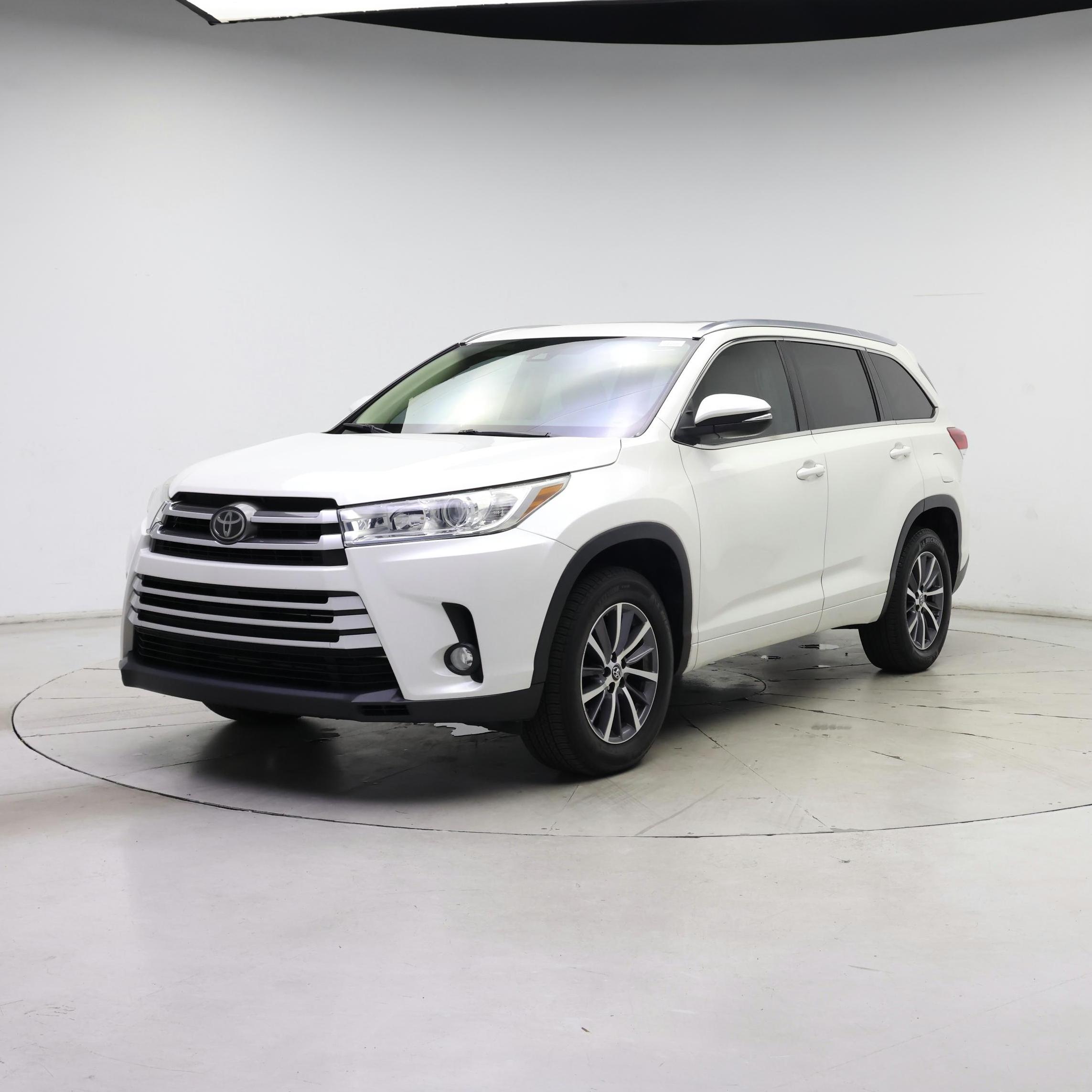 Thumbnail: 2017 Toyota Highlander - 4