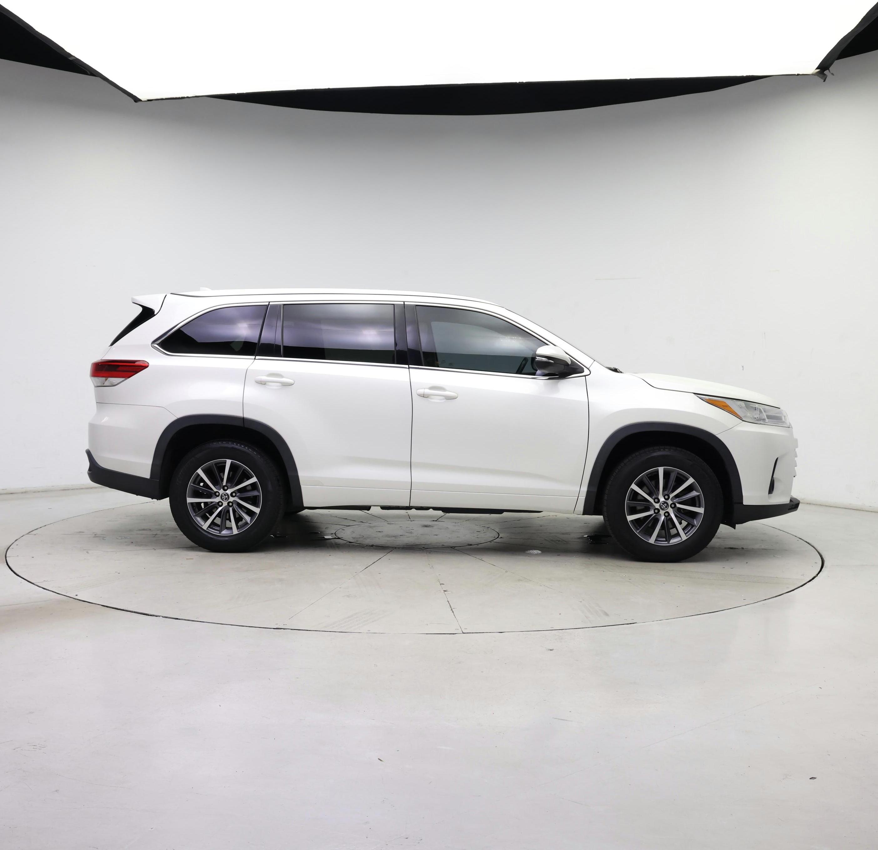Thumbnail: 2017 Toyota Highlander - 7