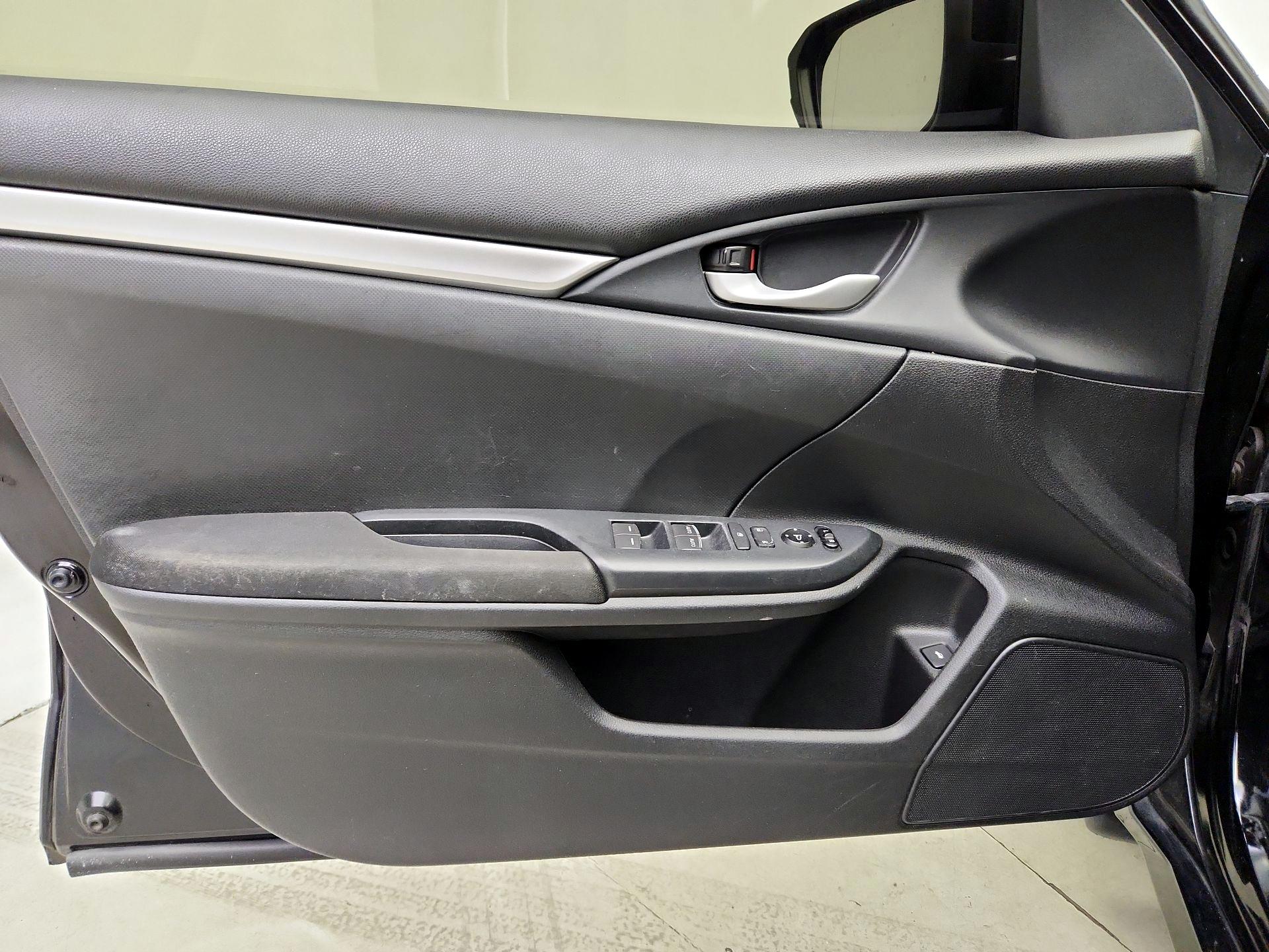 Thumbnail: 2016 Honda Civic - 12