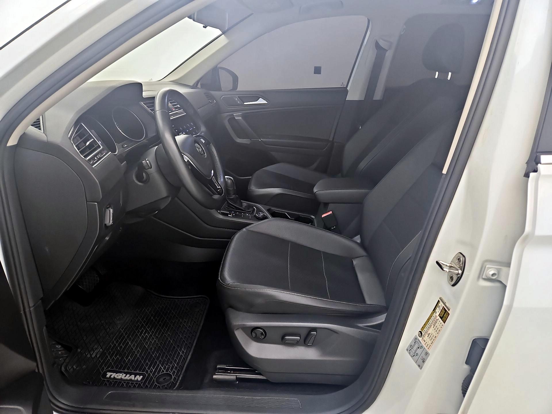 Thumbnail: 2020 Volkswagen Tiguan - 11