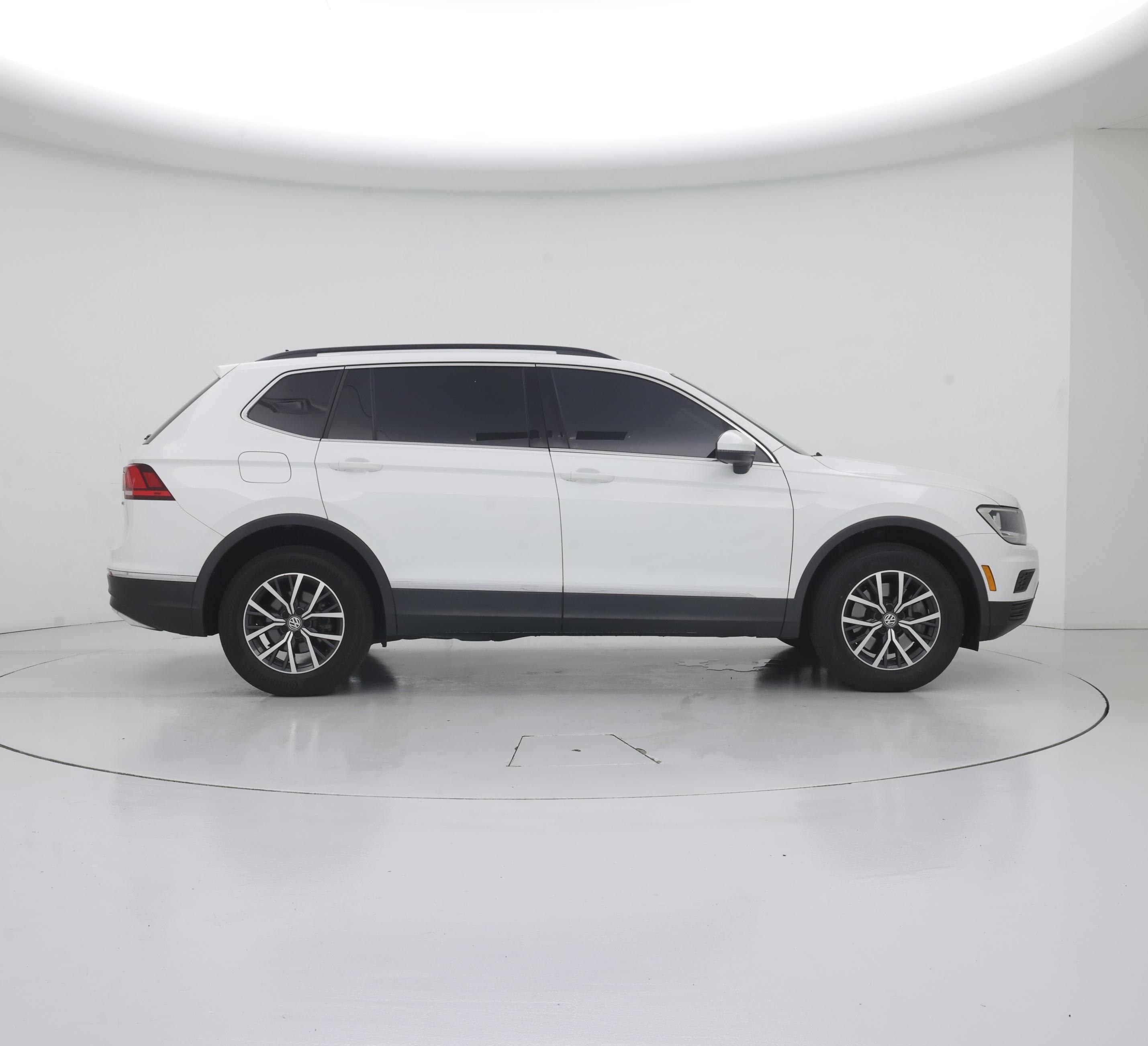 Thumbnail: 2020 Volkswagen Tiguan - 7