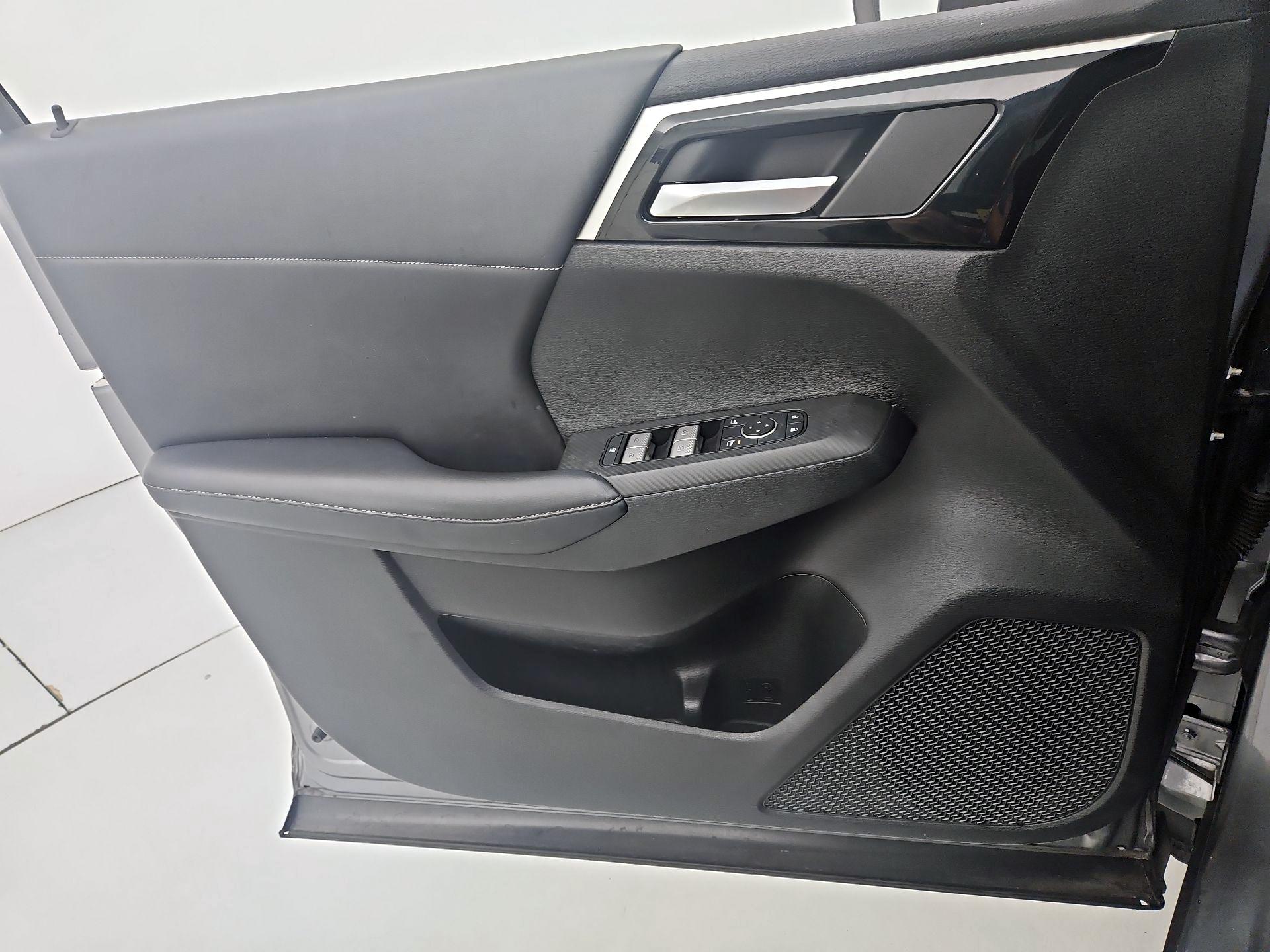 Thumbnail: 2022 Mitsubishi Outlander - 12