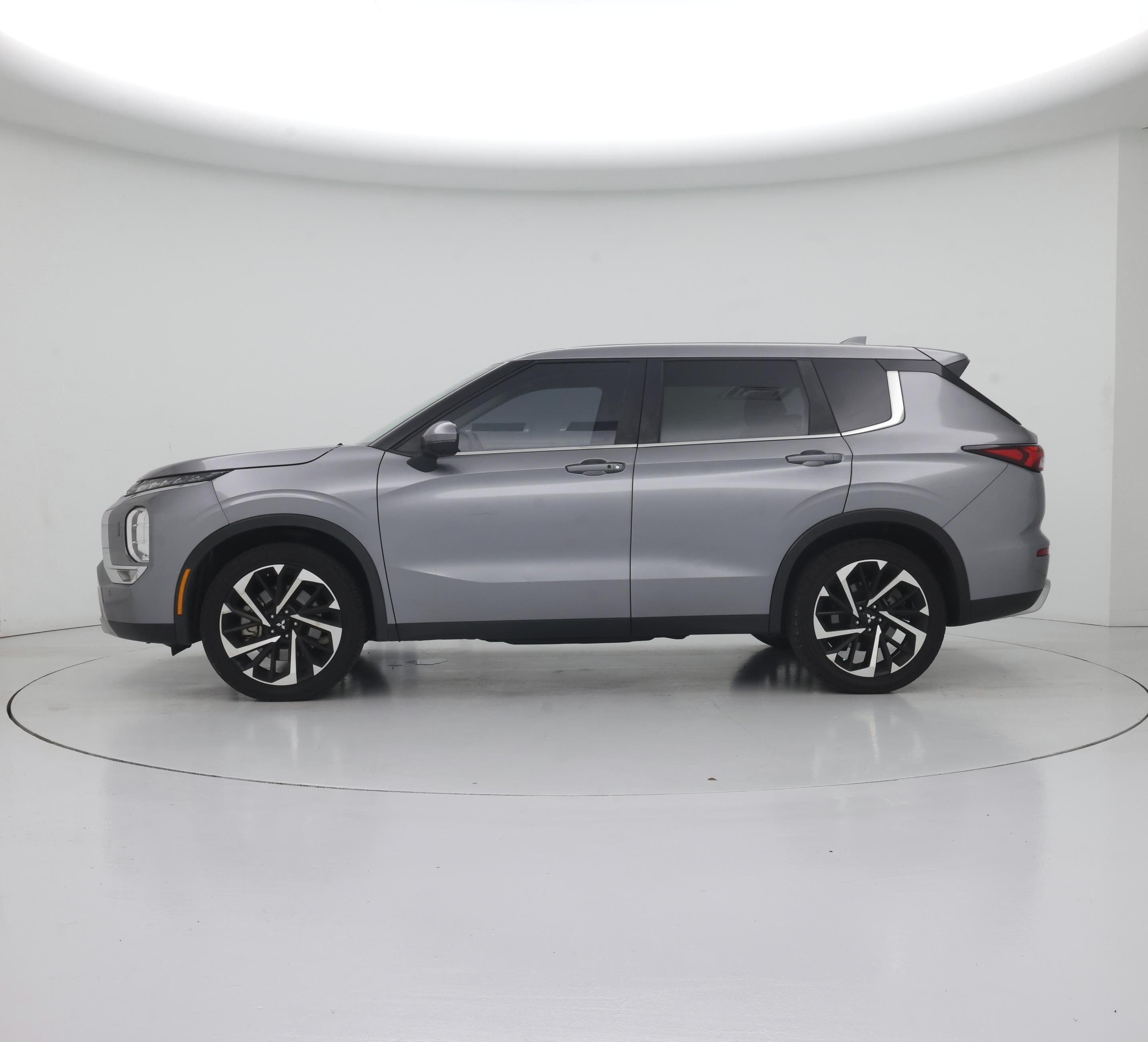 Thumbnail: 2022 Mitsubishi Outlander - 3
