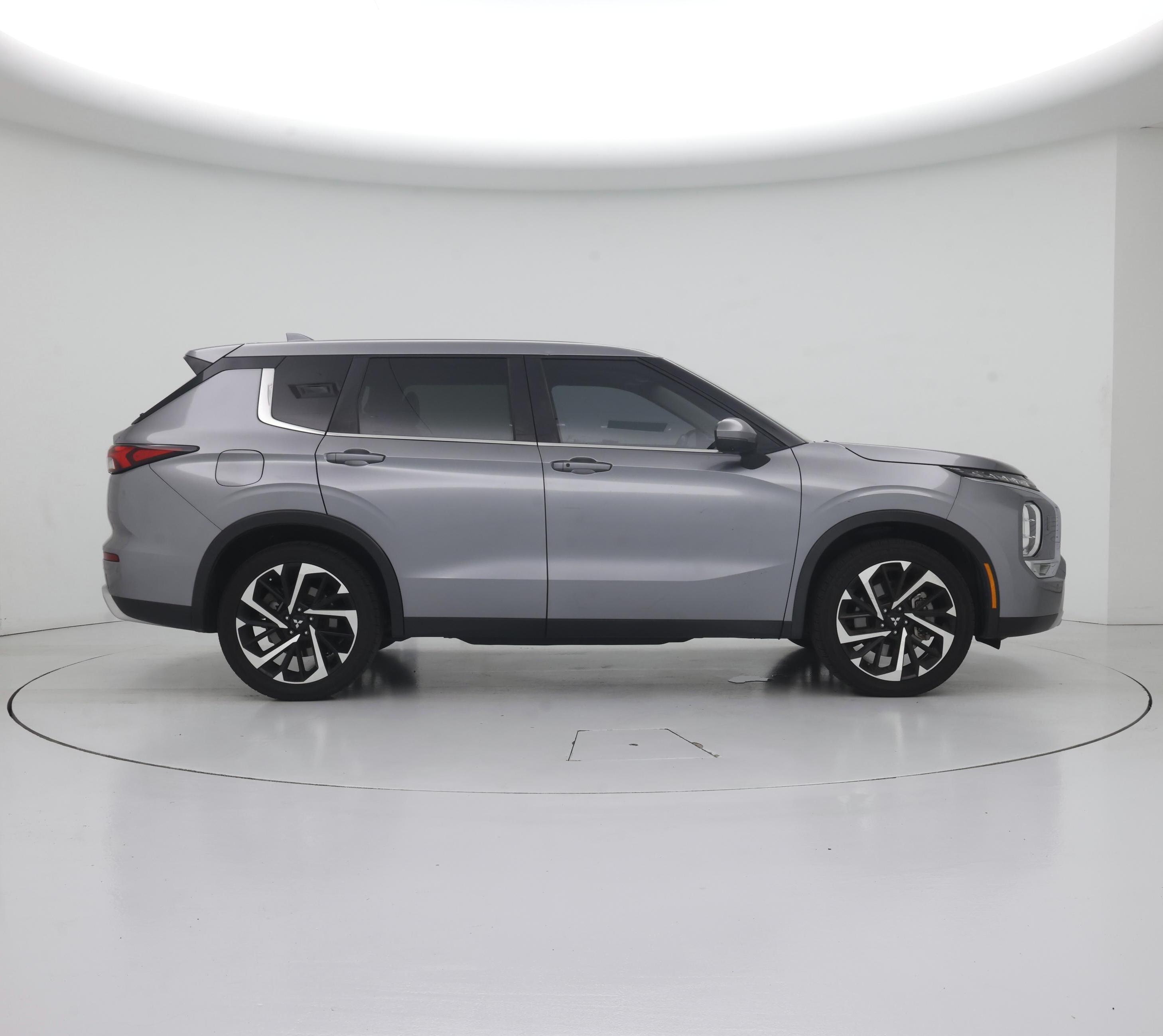 Thumbnail: 2022 Mitsubishi Outlander - 7