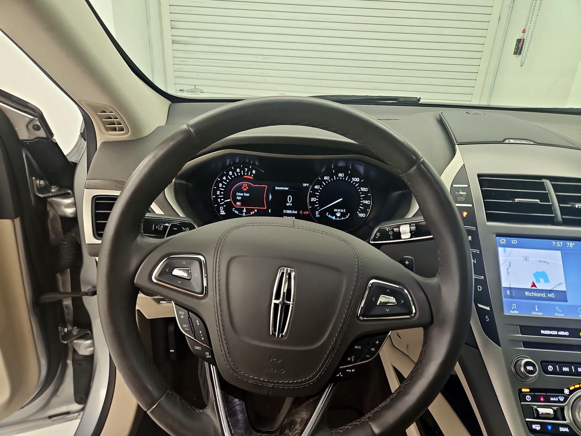 Thumbnail: 2020 Lincoln MKZ - 10