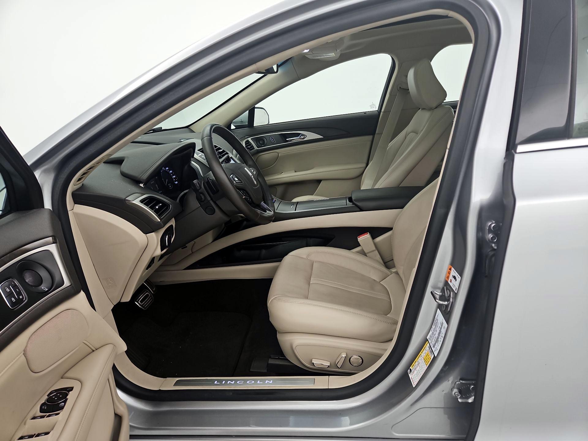 Thumbnail: 2020 Lincoln MKZ - 11