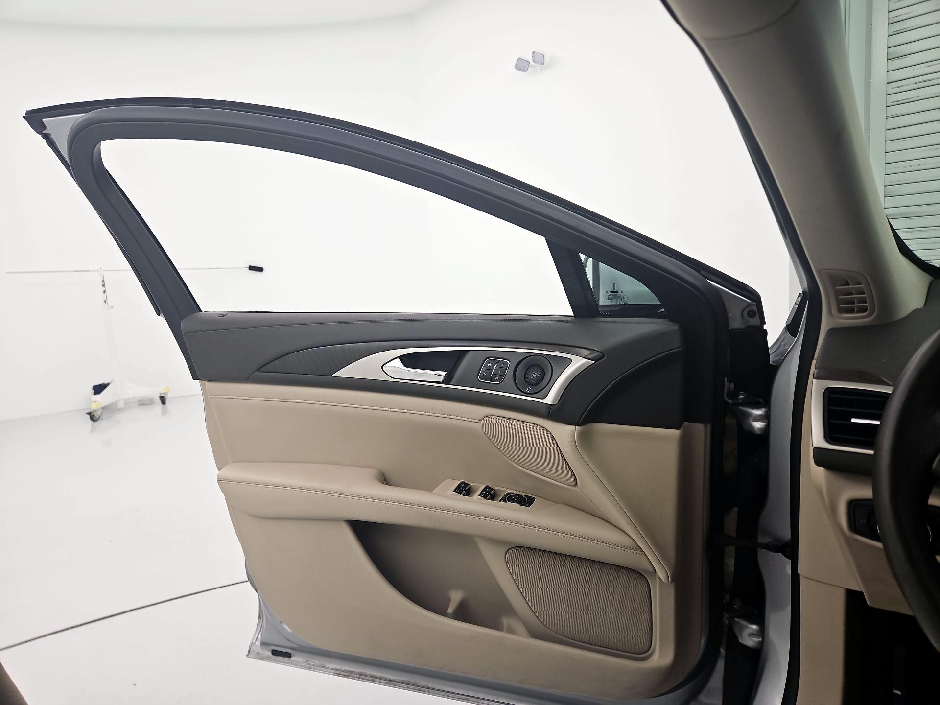 Thumbnail: 2020 Lincoln MKZ - 12