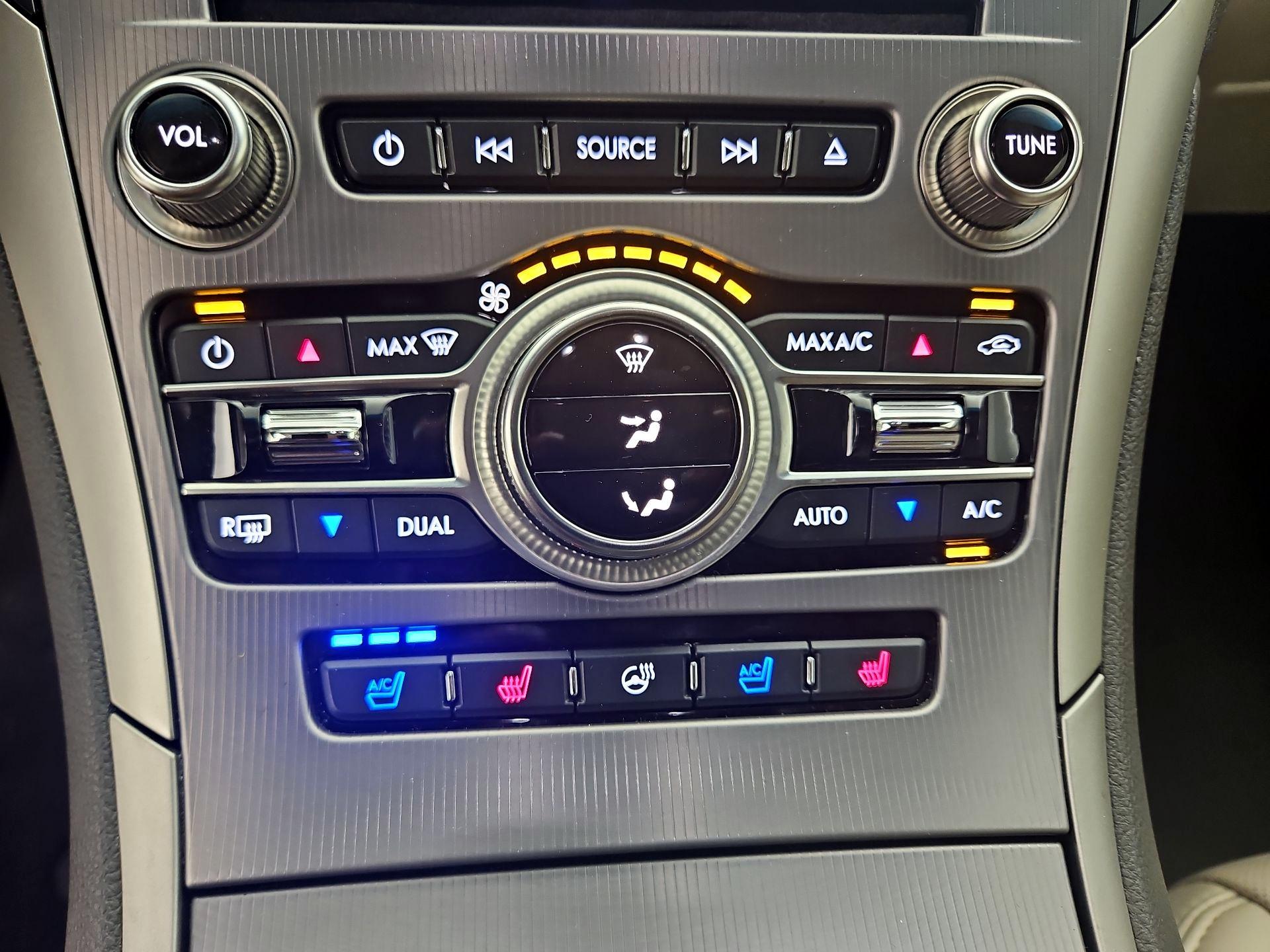 Thumbnail: 2020 Lincoln MKZ - 17