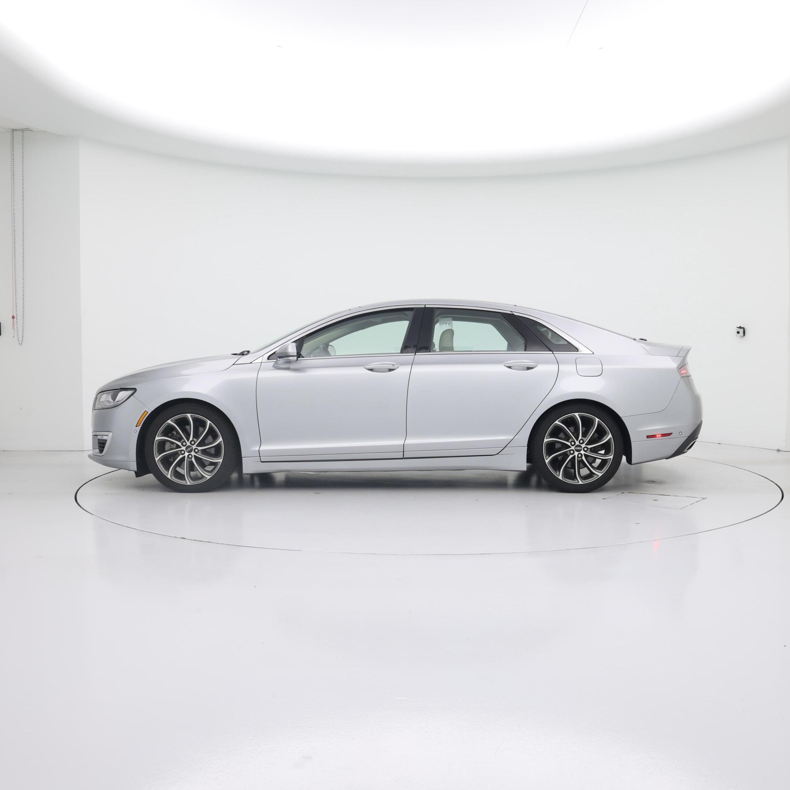 Thumbnail: 2020 Lincoln MKZ - 3