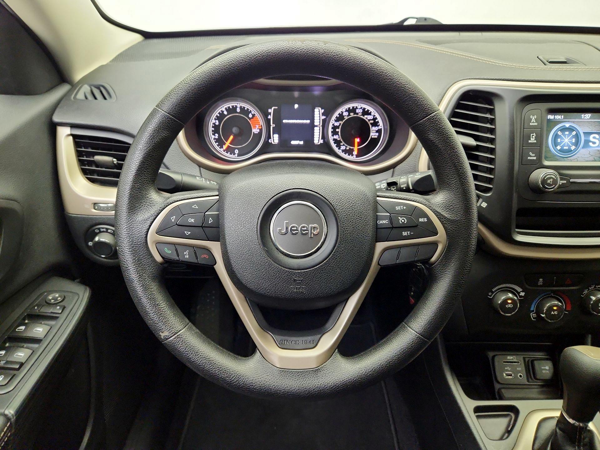 Thumbnail: 2016 Jeep Cherokee - 10