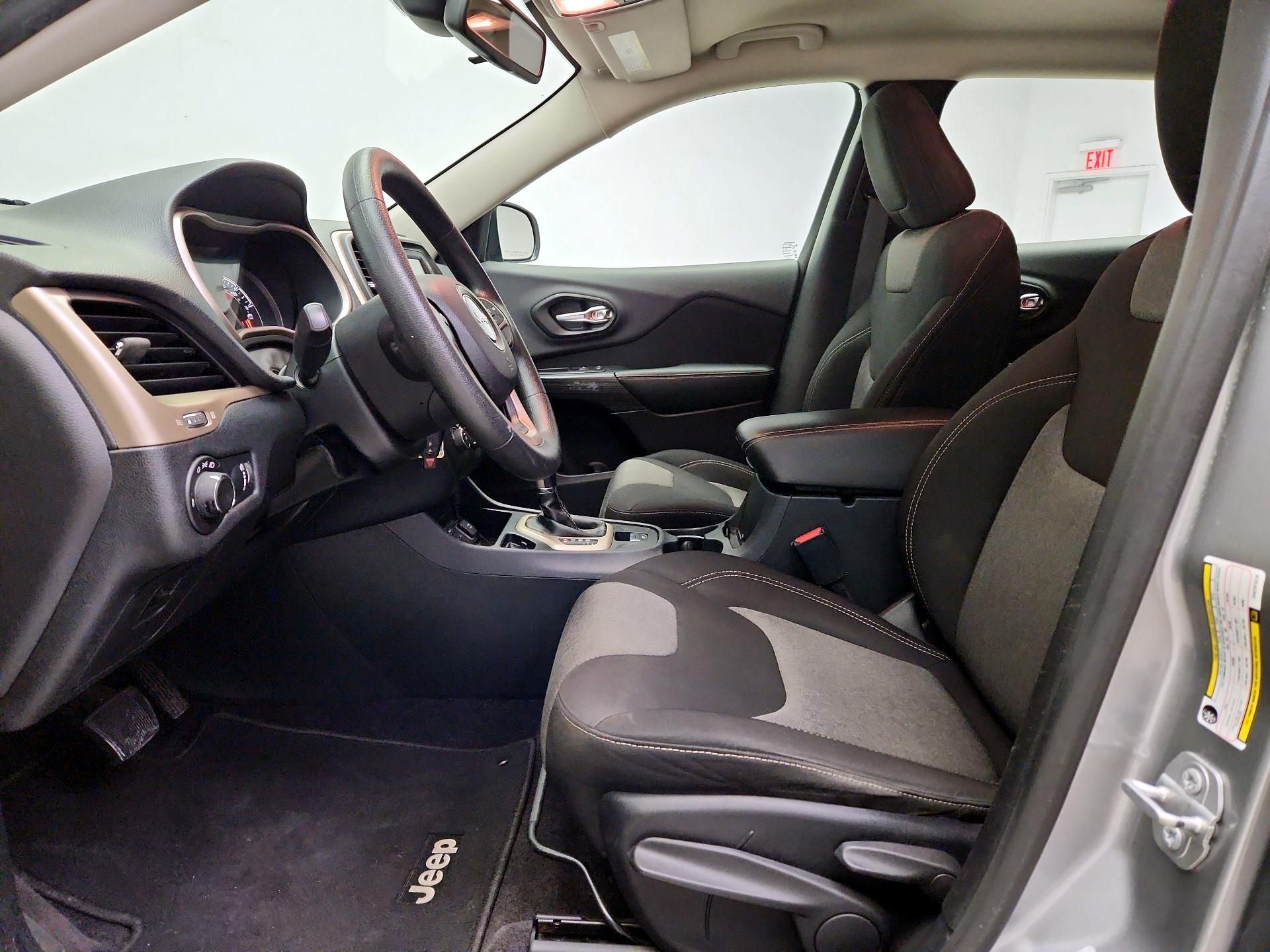 Thumbnail: 2016 Jeep Cherokee - 11