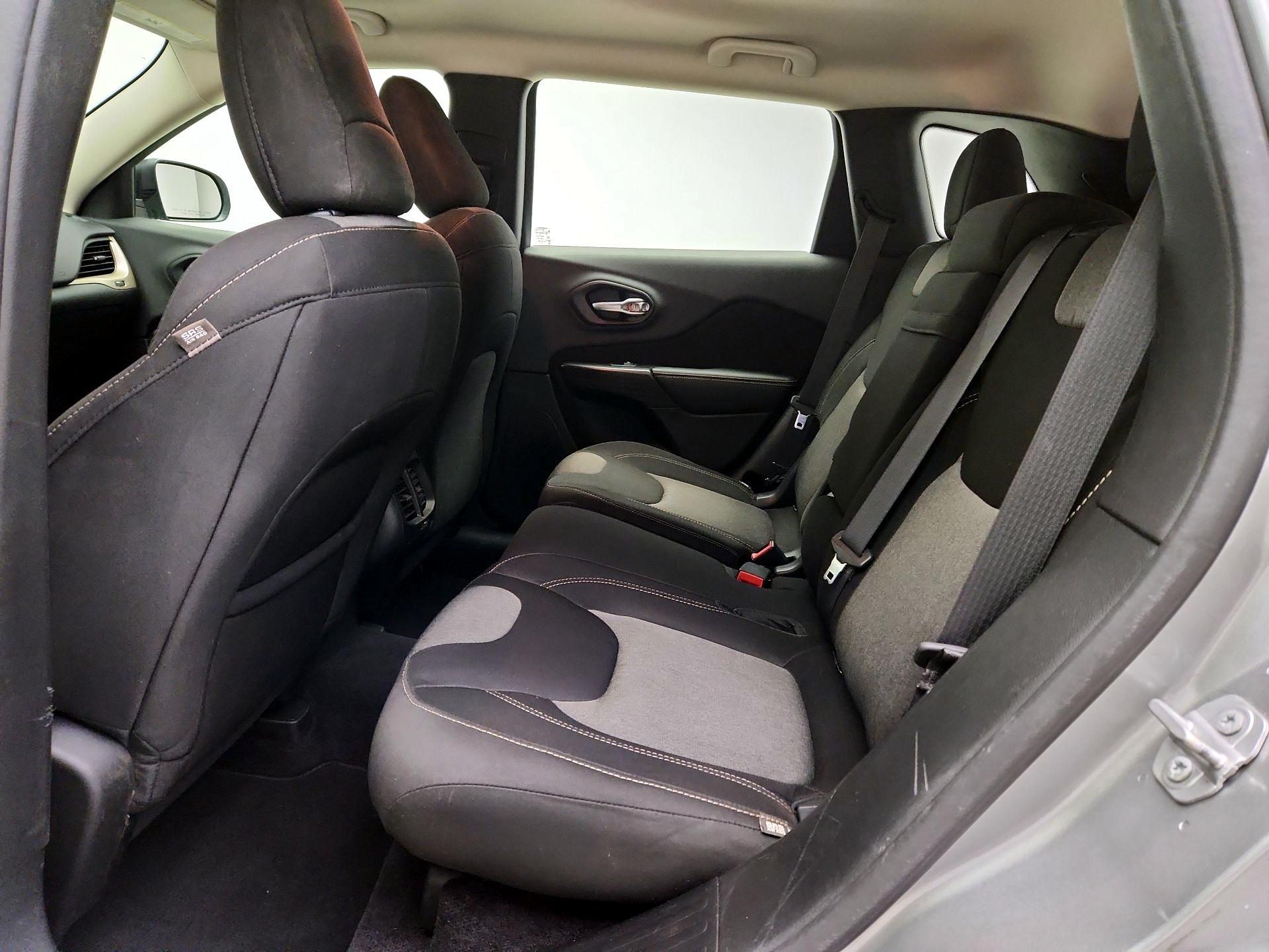 Thumbnail: 2016 Jeep Cherokee - 20