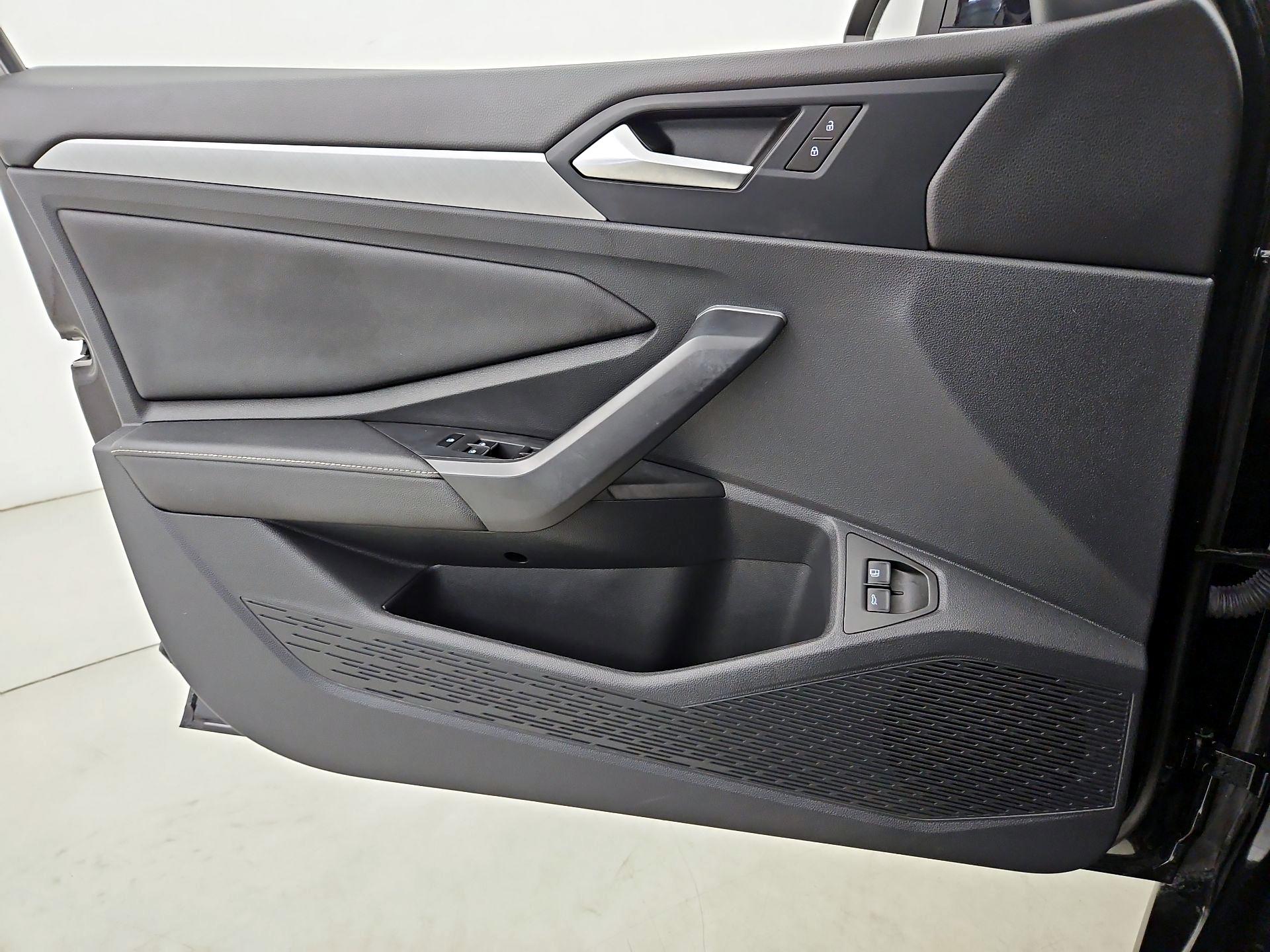 Thumbnail: 2024 Volkswagen Jetta - 12