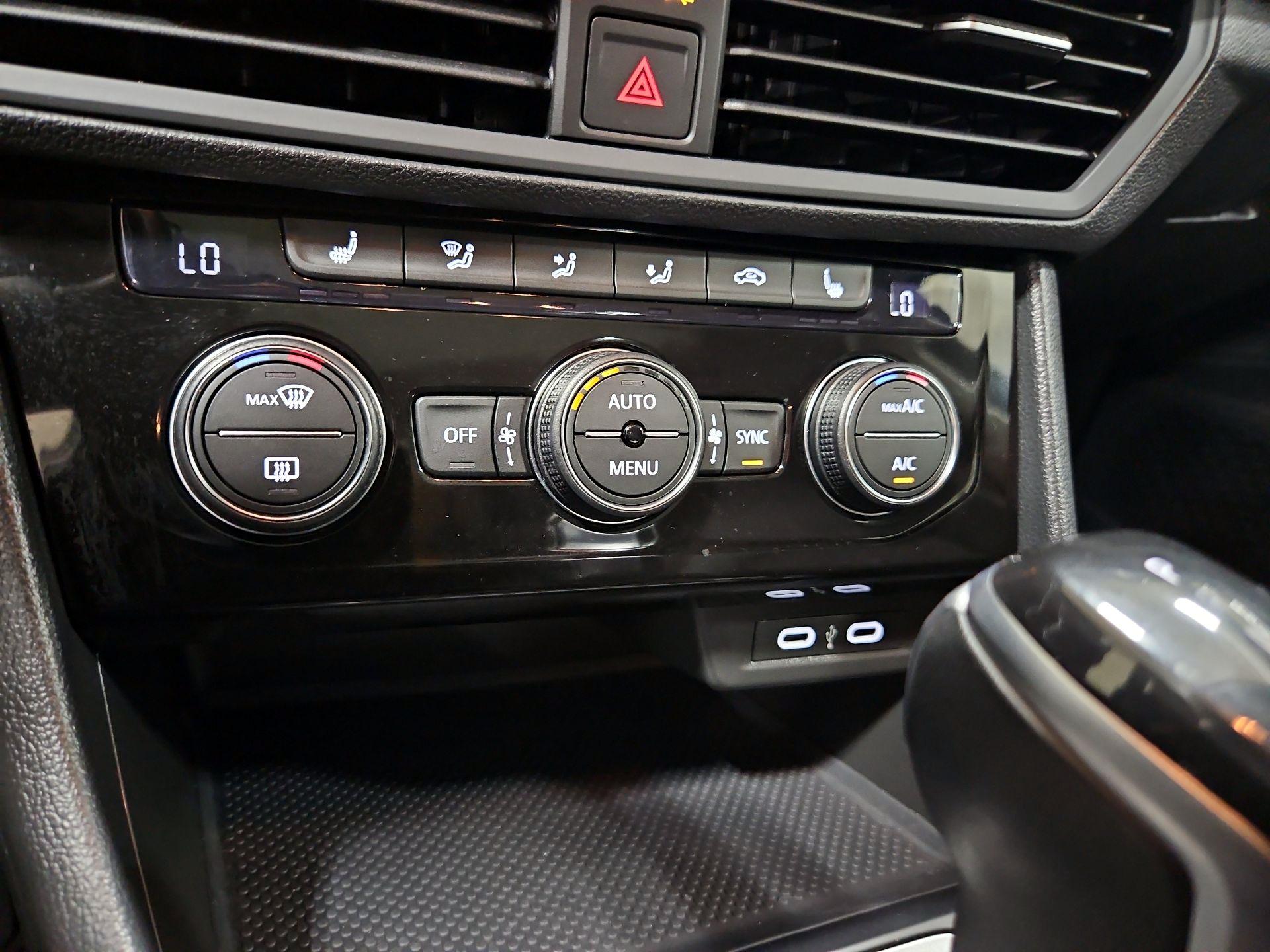 Thumbnail: 2024 Volkswagen Jetta - 16