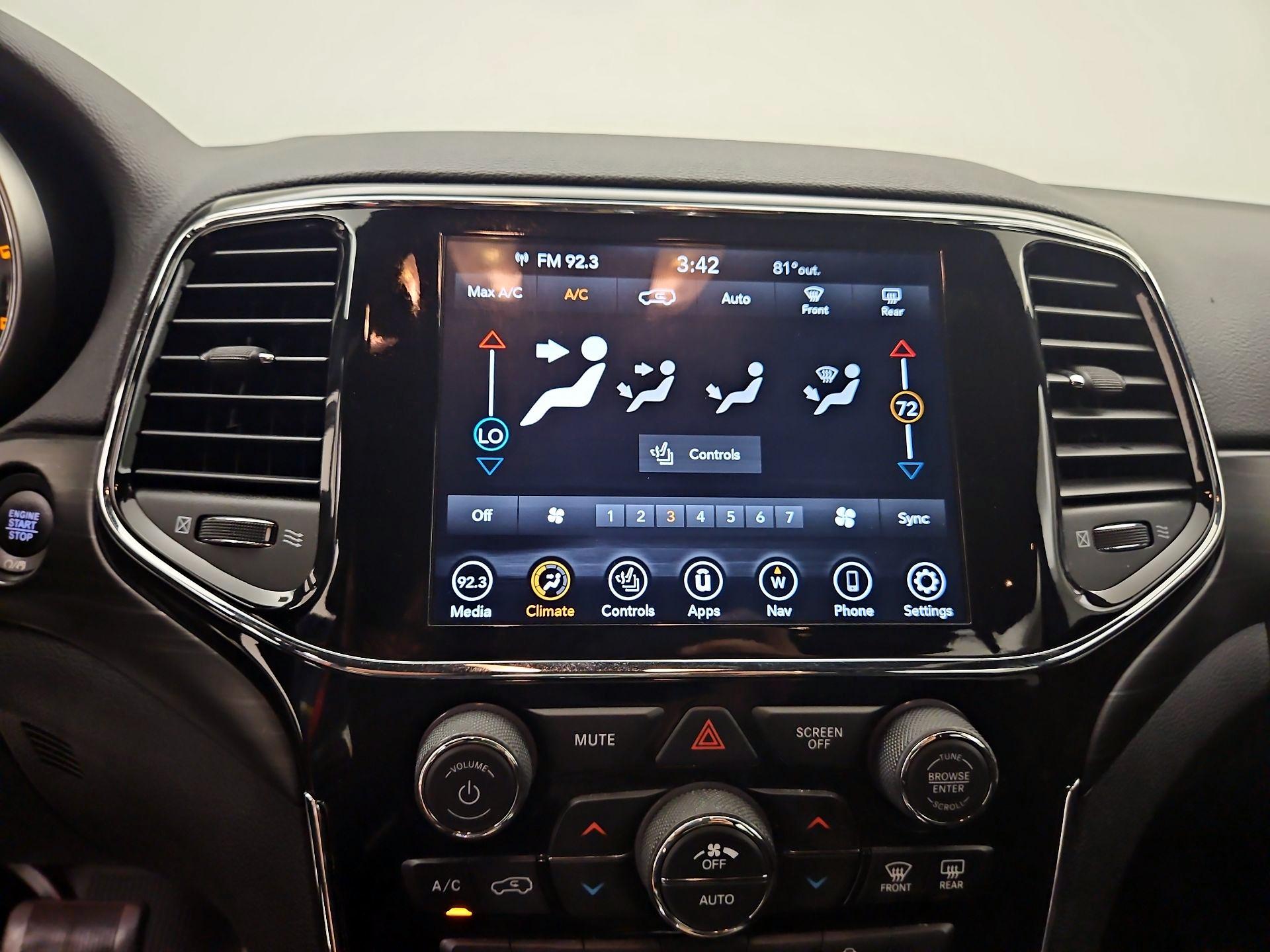 Thumbnail: 2021 Jeep Grand Cherokee - 17