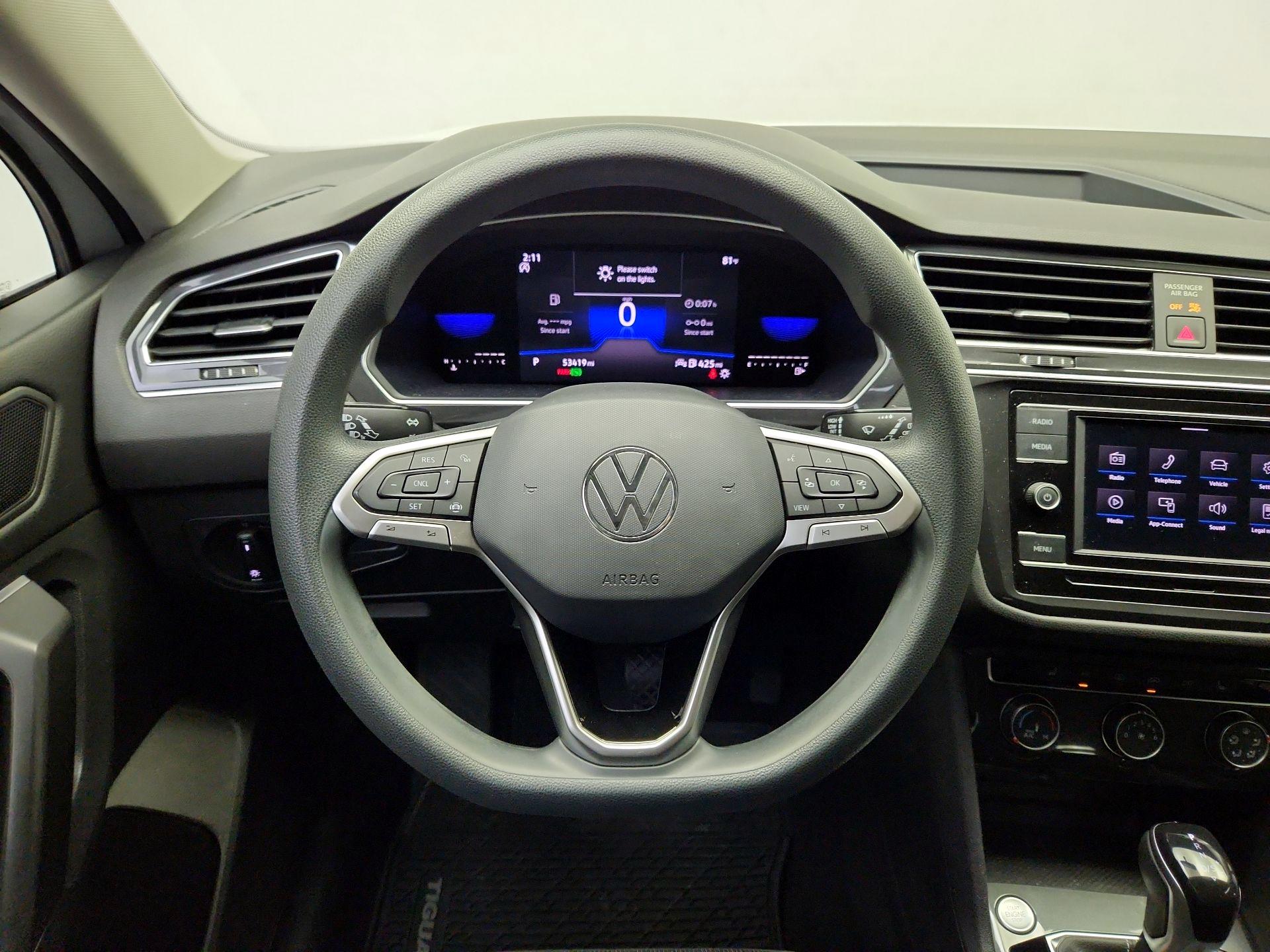 Thumbnail: 2022 Volkswagen Tiguan - 10