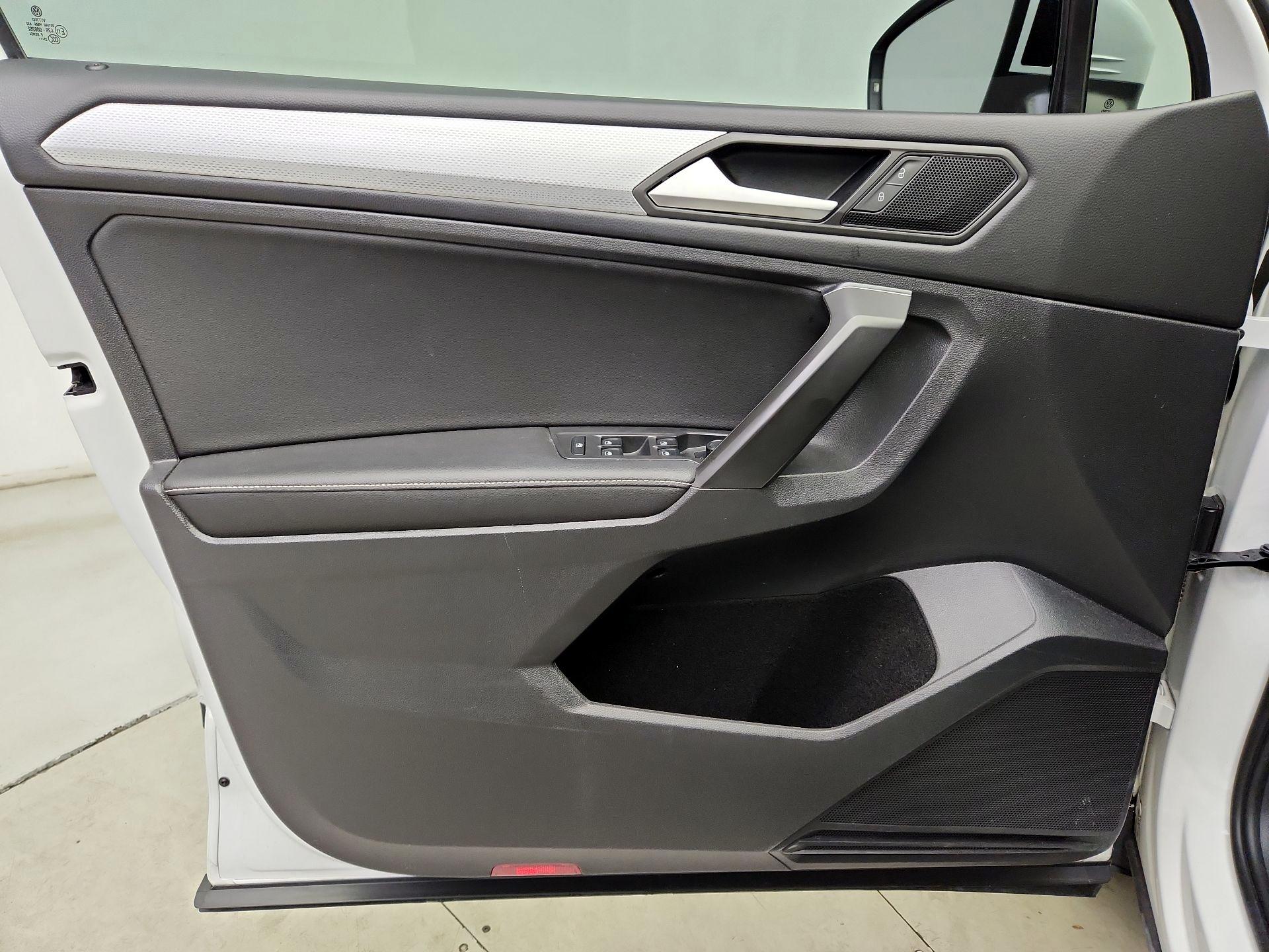 Thumbnail: 2022 Volkswagen Tiguan - 12