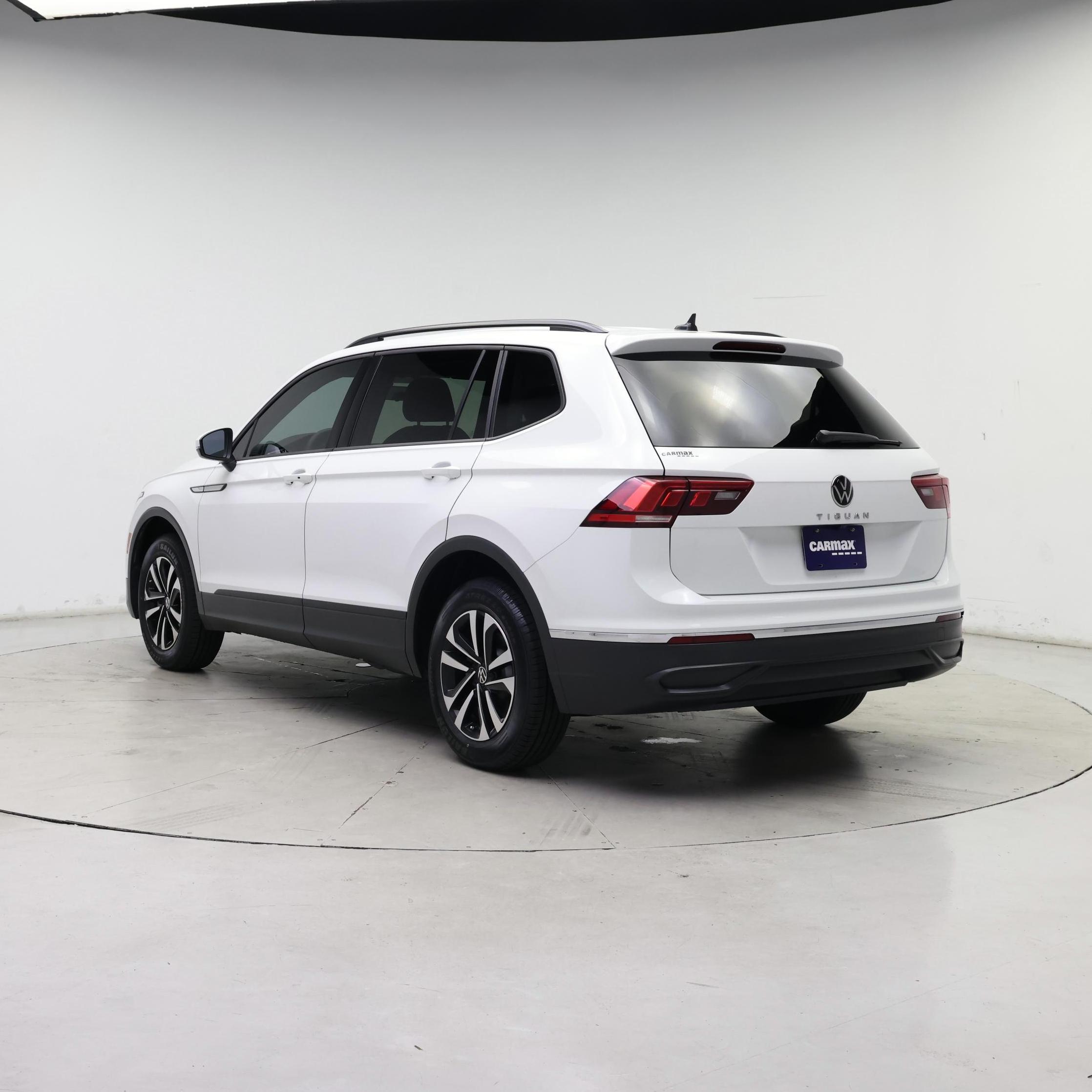 Thumbnail: 2022 Volkswagen Tiguan - 2