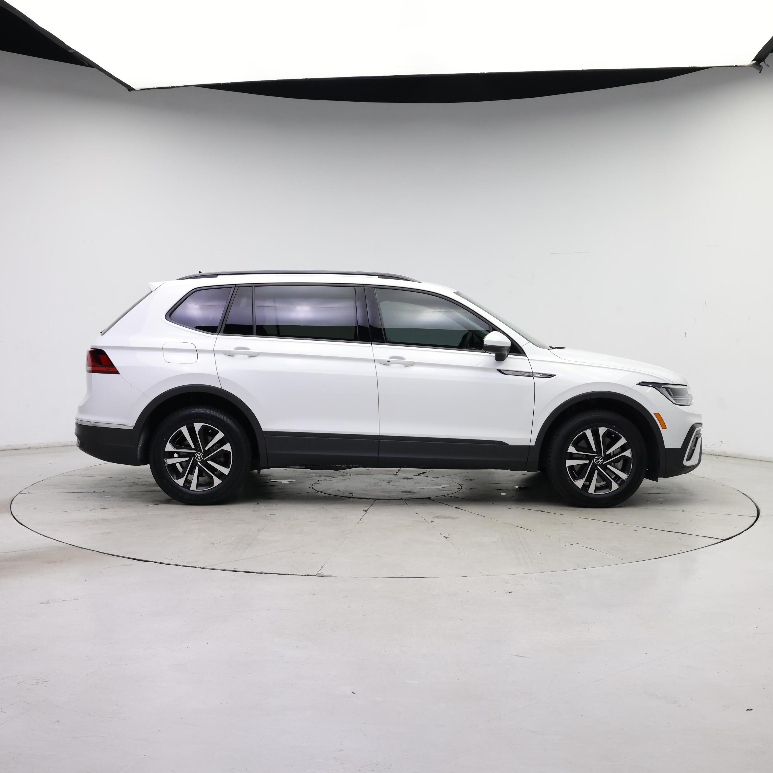 Thumbnail: 2022 Volkswagen Tiguan - 7