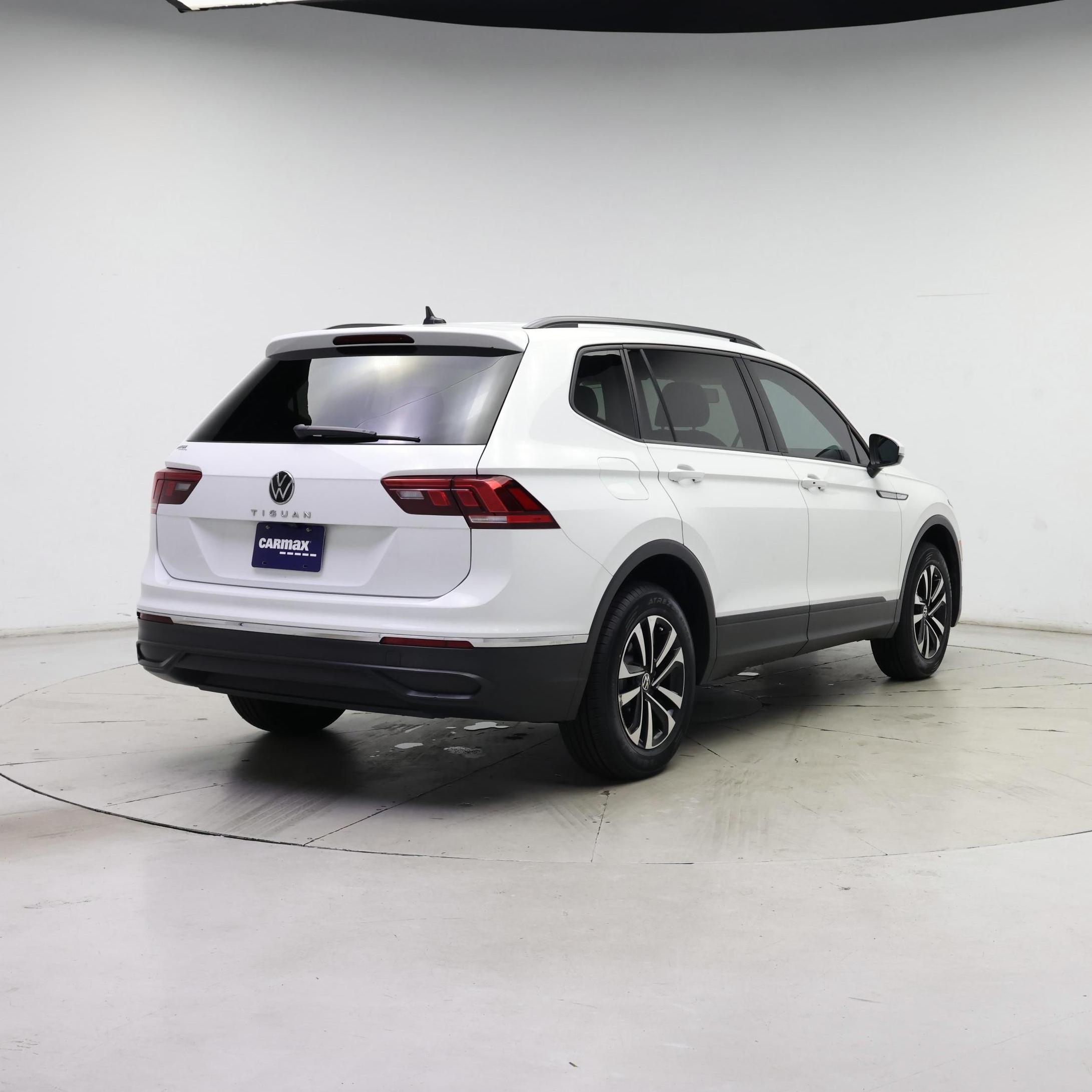 Thumbnail: 2022 Volkswagen Tiguan - 8