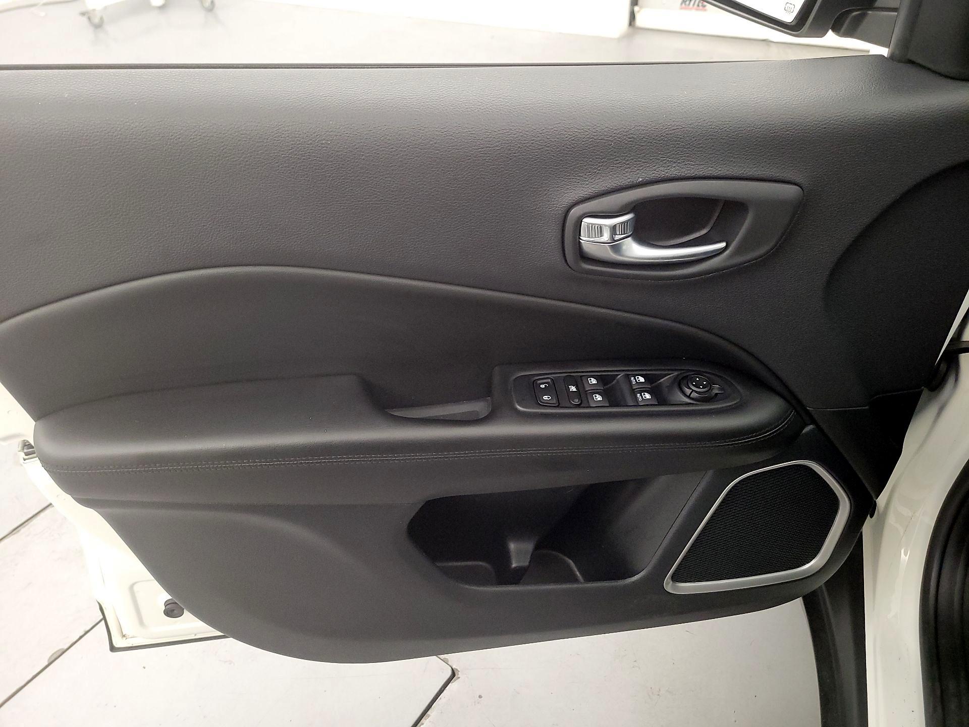 Thumbnail: 2020 Jeep Compass - 12