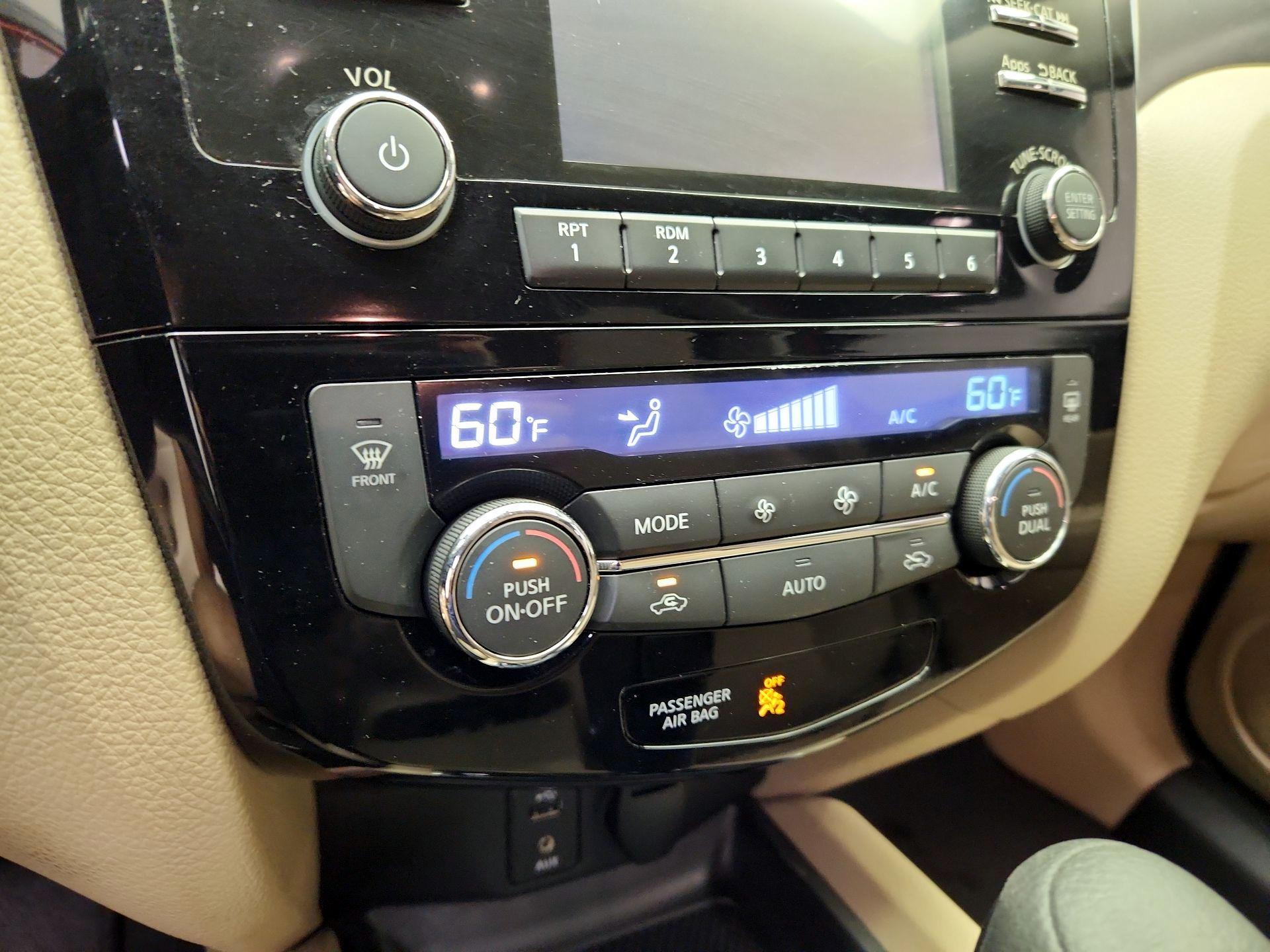 Thumbnail: 2016 Nissan Rogue - 16