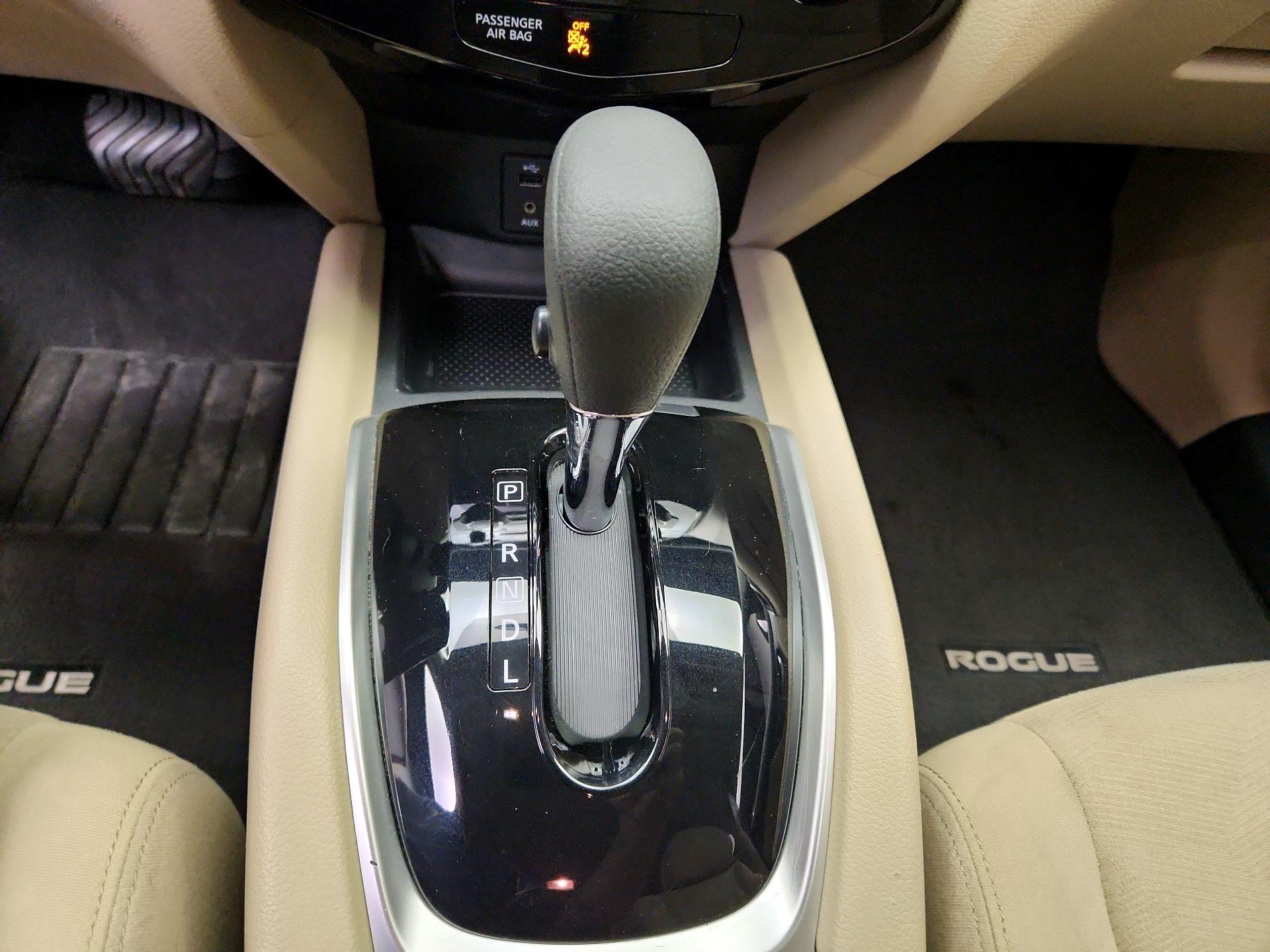 Thumbnail: 2016 Nissan Rogue - 17