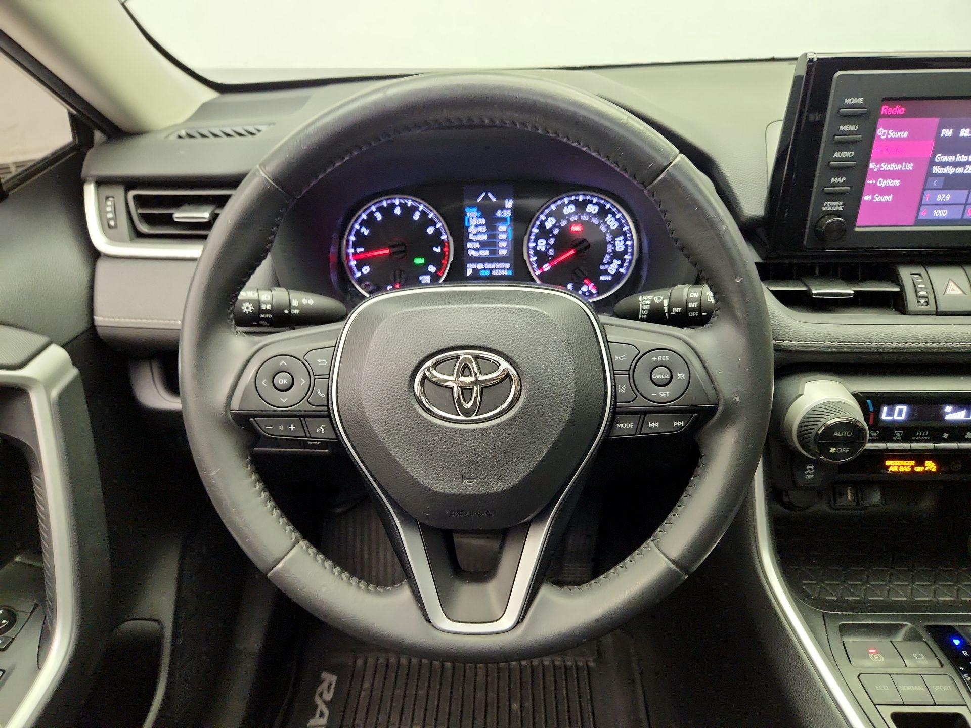Thumbnail: 2019 Toyota RAV4 - 10