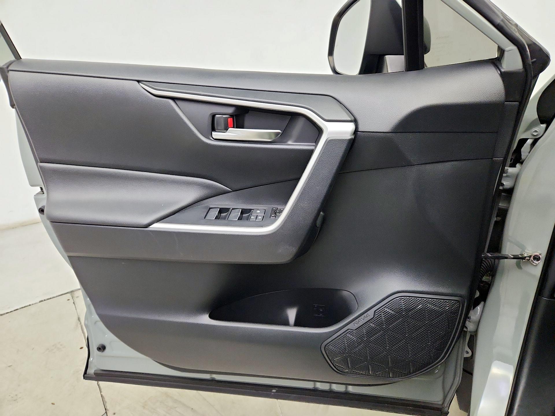 Thumbnail: 2019 Toyota RAV4 - 12