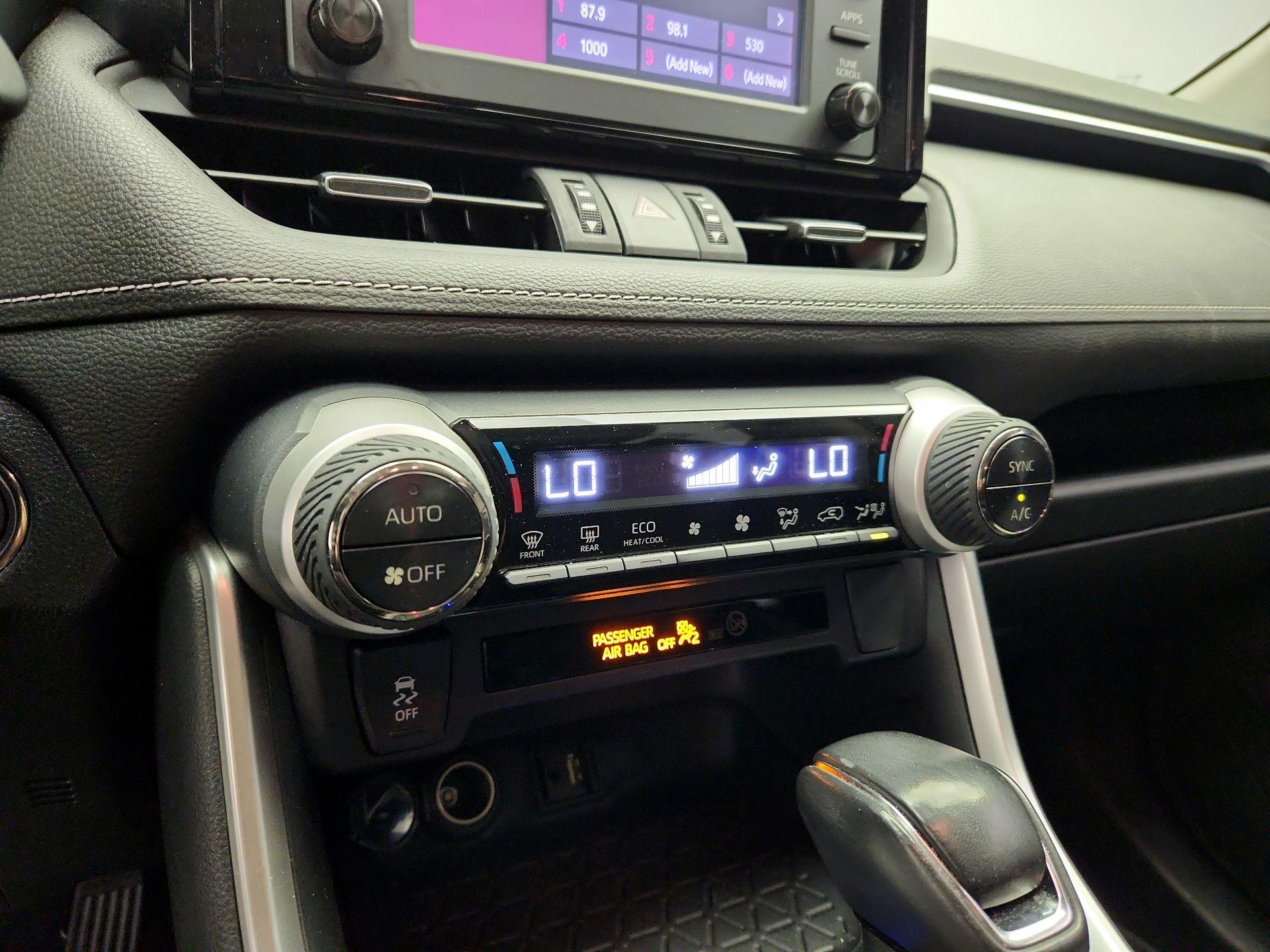 Thumbnail: 2019 Toyota RAV4 - 16