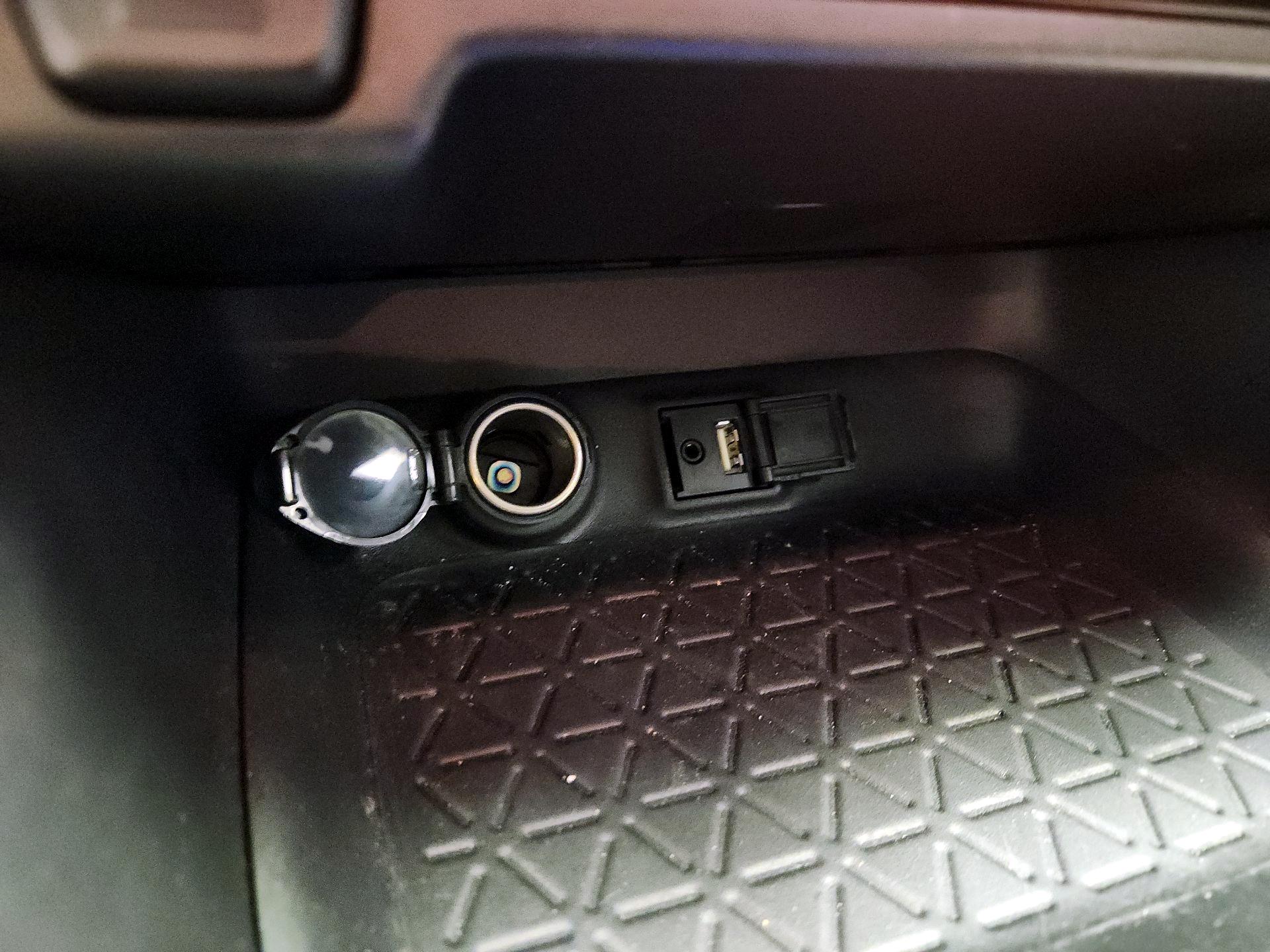 Thumbnail: 2019 Toyota RAV4 - 18