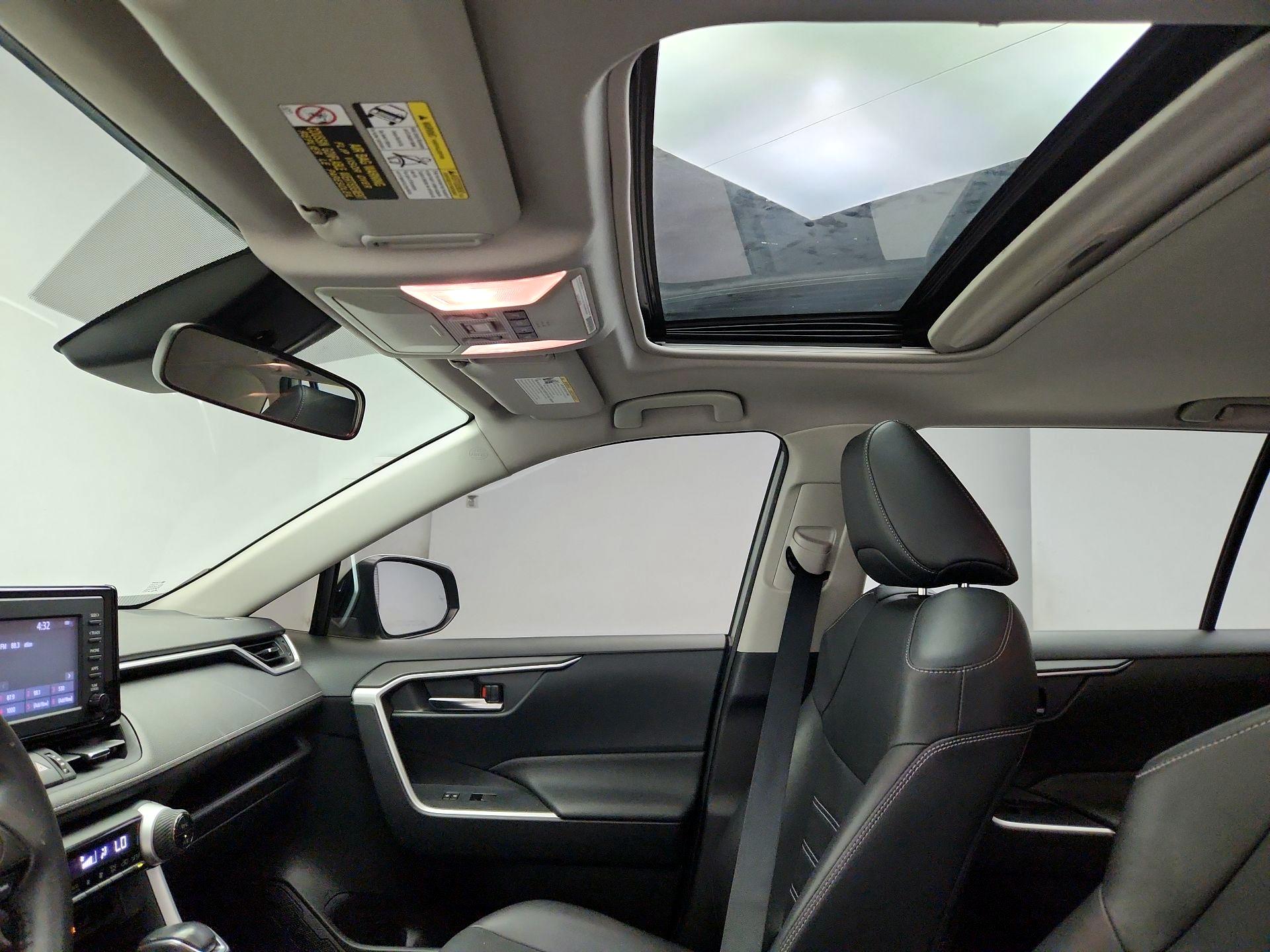 Thumbnail: 2019 Toyota RAV4 - 19