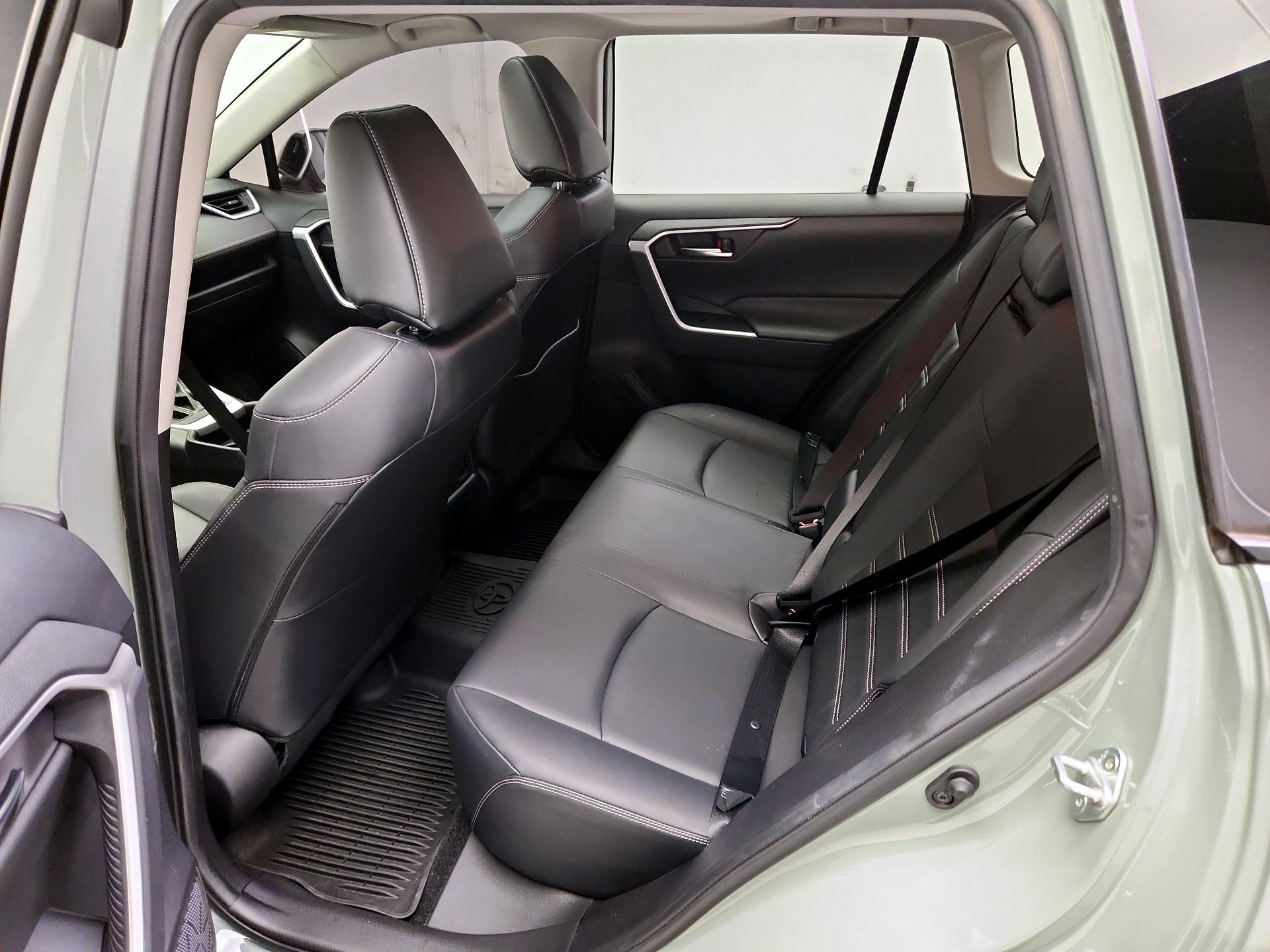 Thumbnail: 2019 Toyota RAV4 - 20