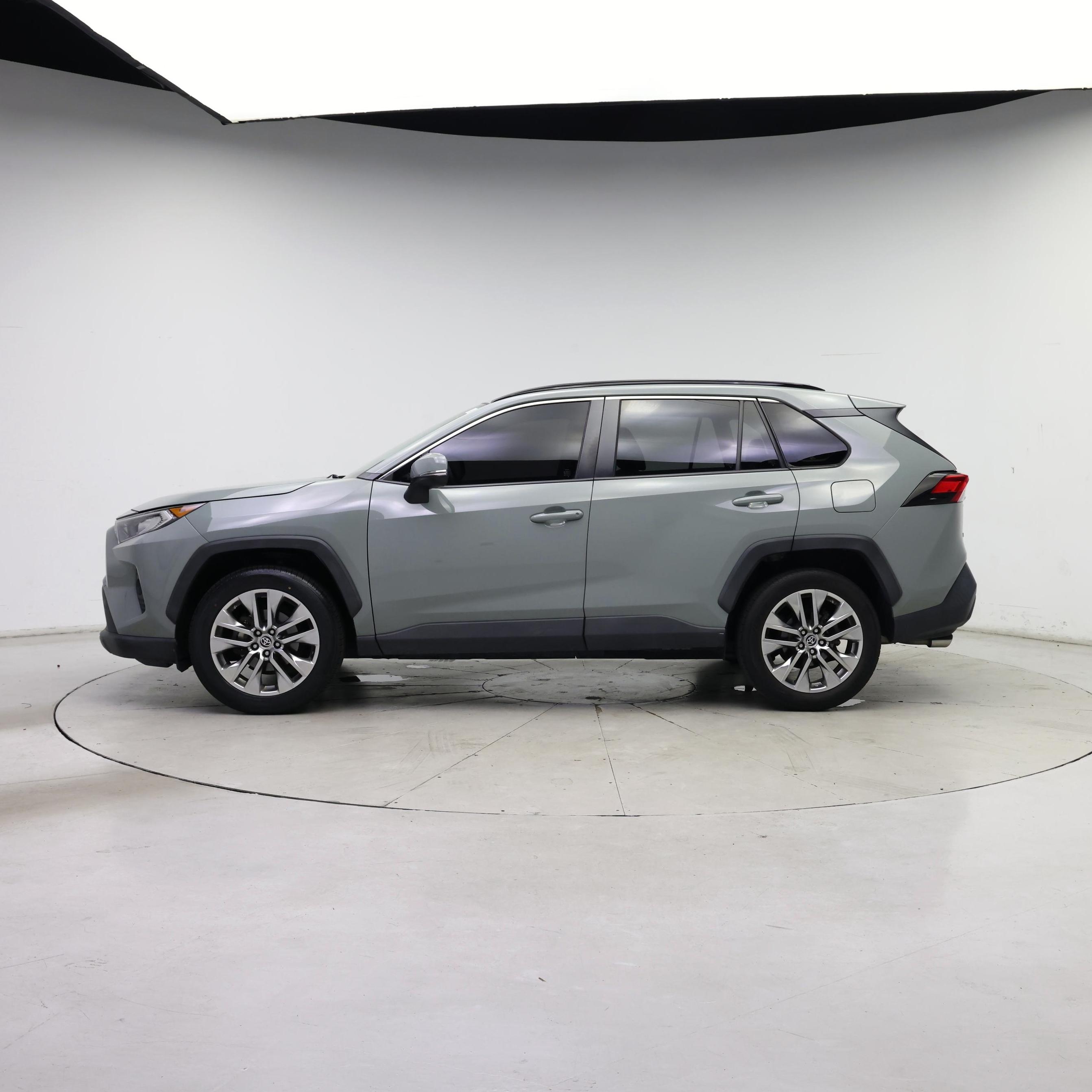 Thumbnail: 2019 Toyota RAV4 - 3