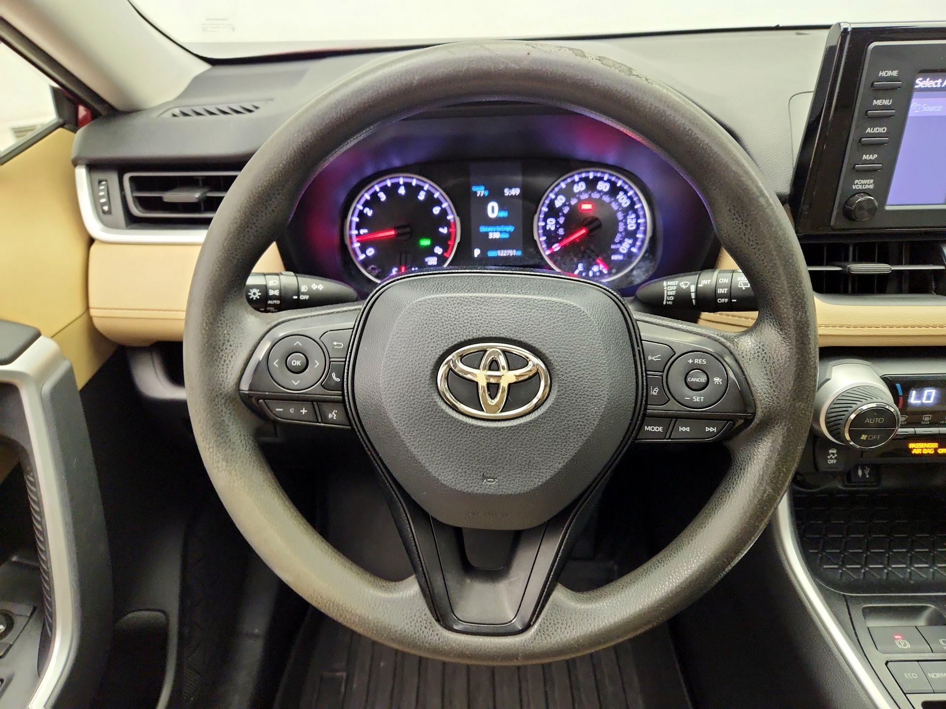 Thumbnail: 2019 Toyota RAV4 - 10