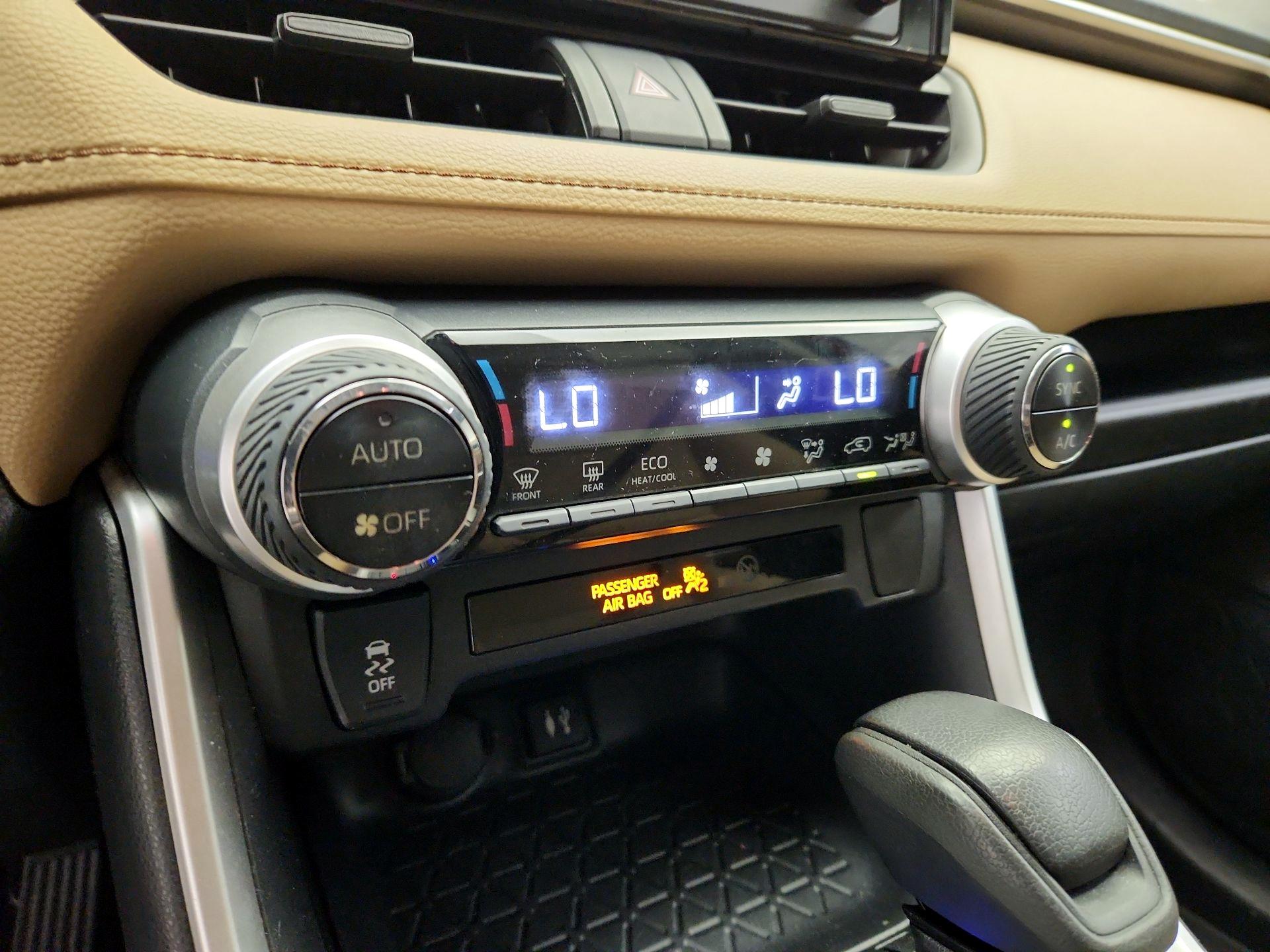 Thumbnail: 2019 Toyota RAV4 - 16