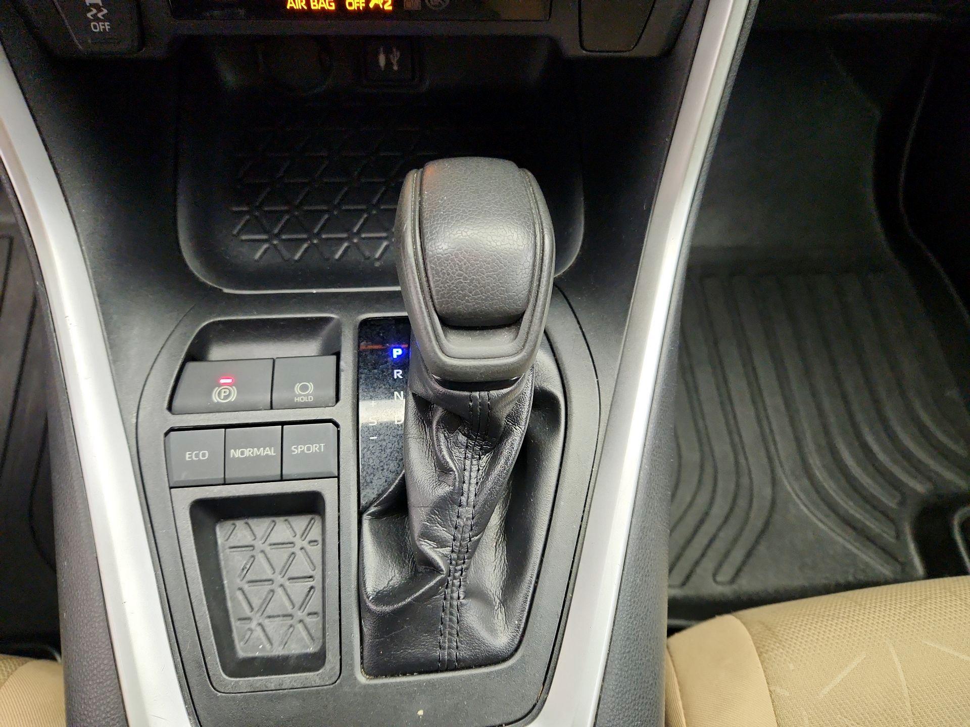 Thumbnail: 2019 Toyota RAV4 - 17