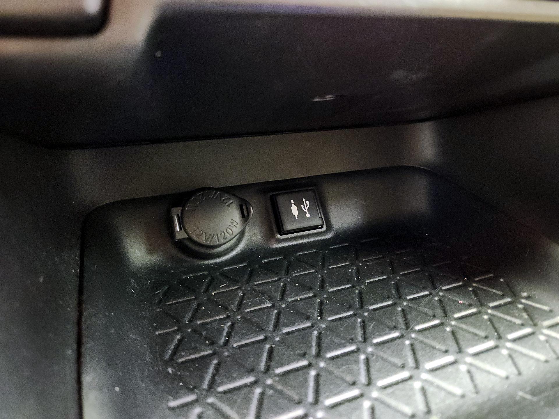 Thumbnail: 2019 Toyota RAV4 - 18