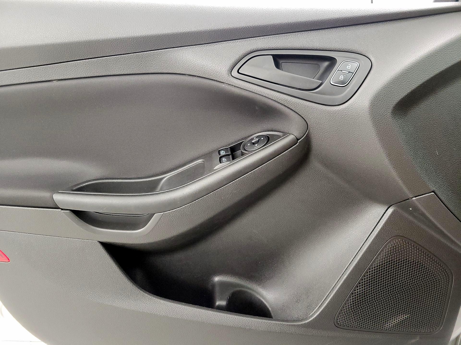 Thumbnail: 2017 Ford Focus - 12