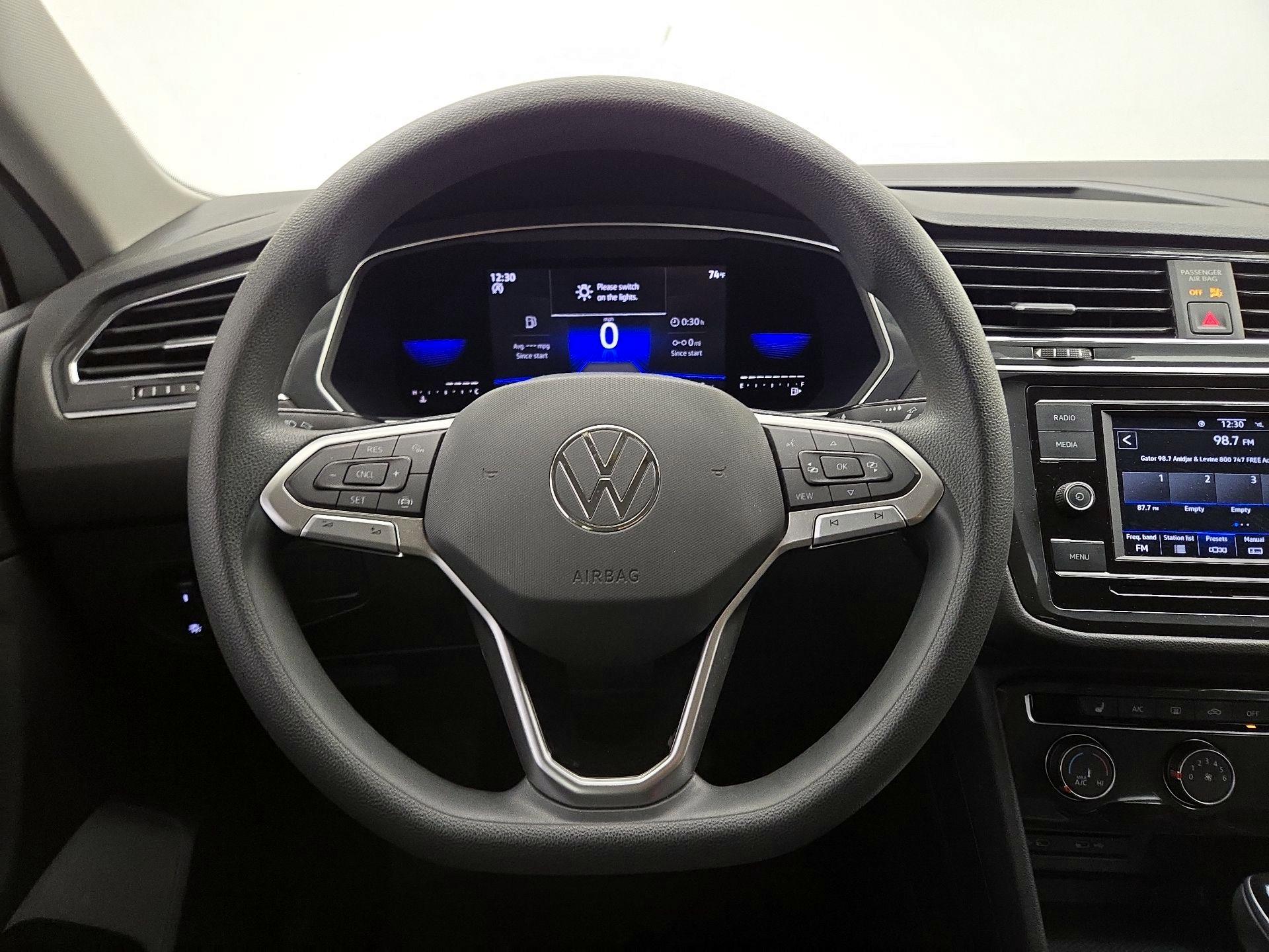 Thumbnail: 2022 Volkswagen Tiguan - 10