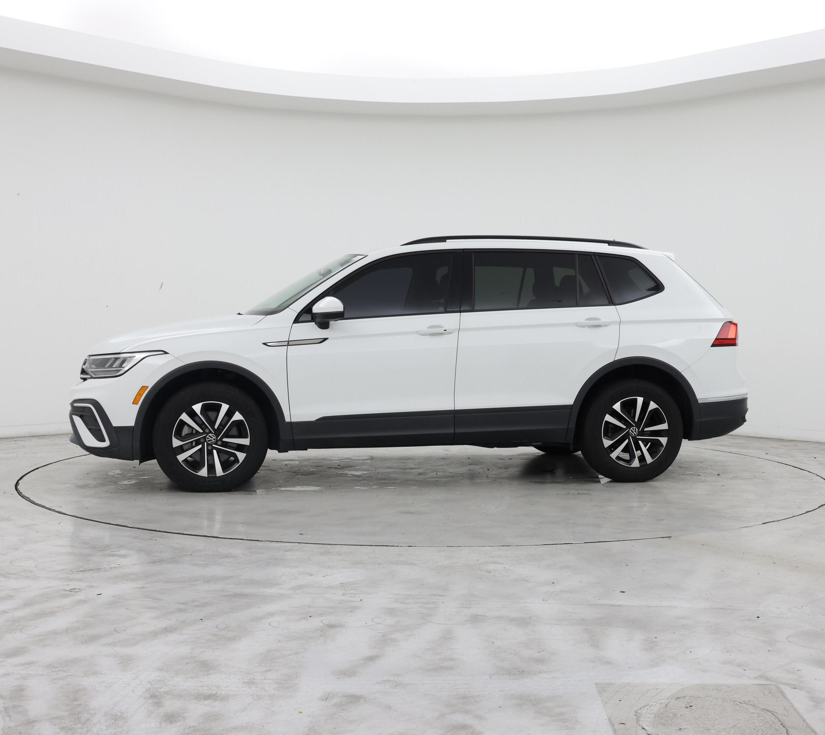 Thumbnail: 2022 Volkswagen Tiguan - 3