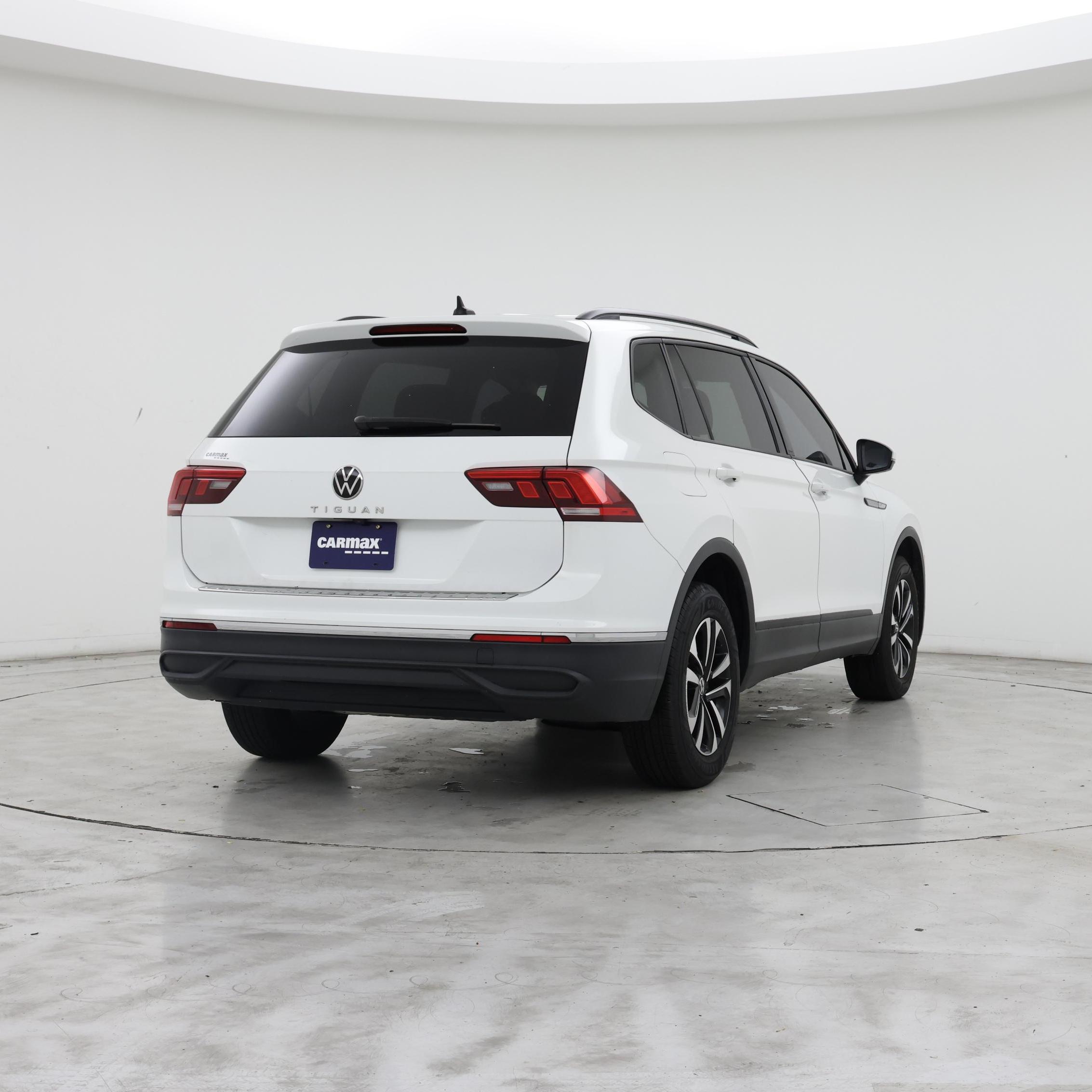 Thumbnail: 2022 Volkswagen Tiguan - 8