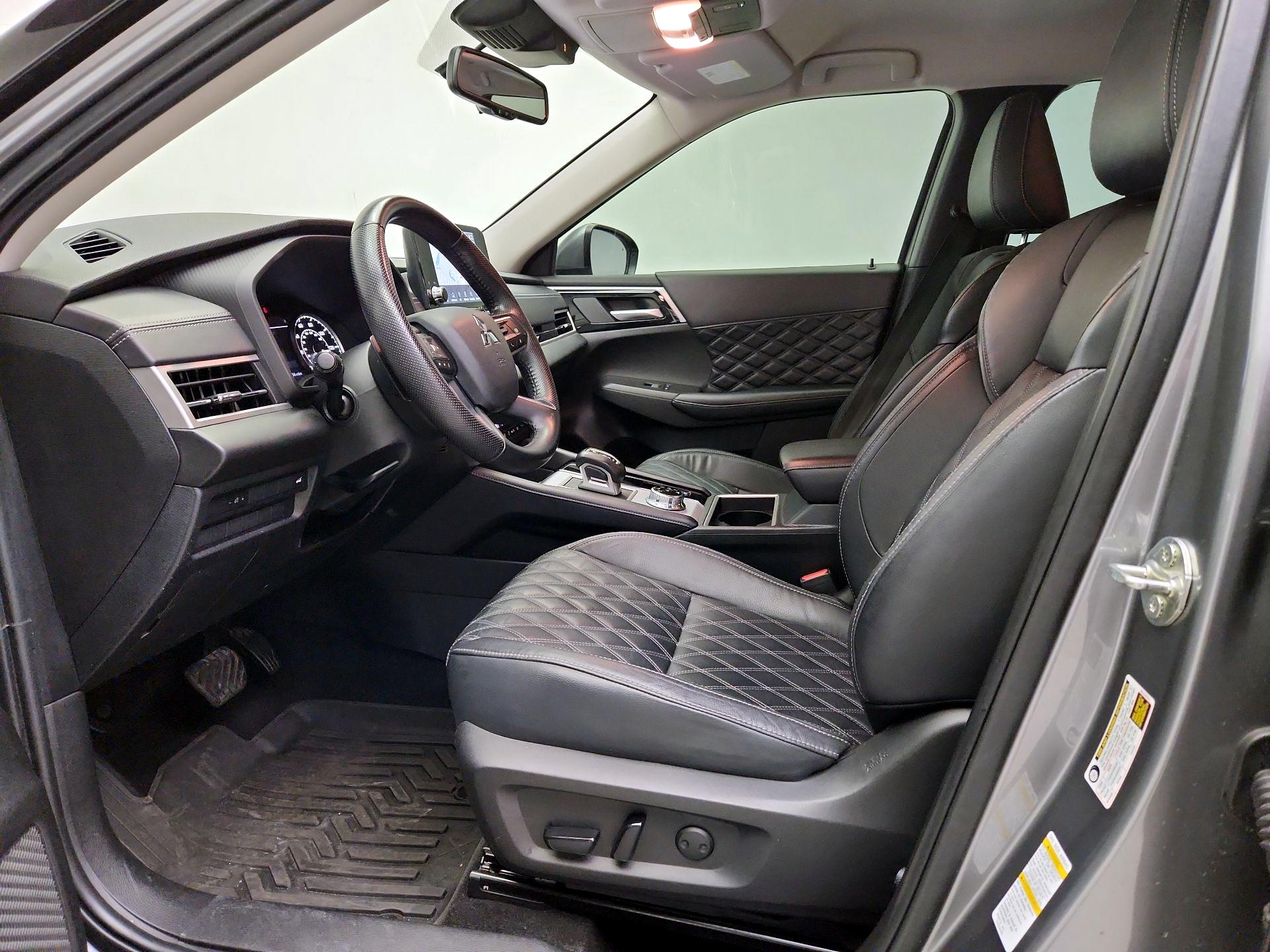 Thumbnail: 2022 Mitsubishi Outlander - 11