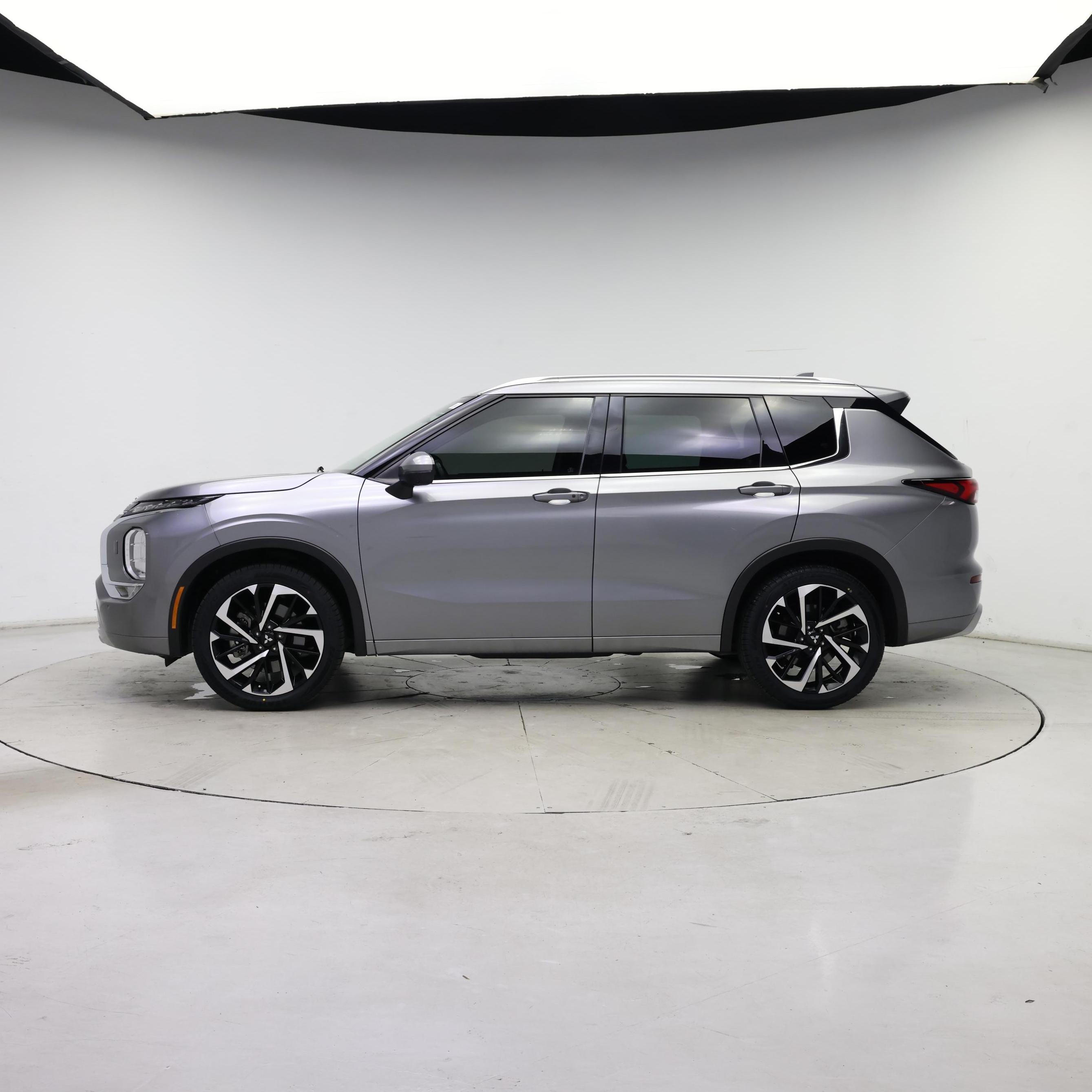 Thumbnail: 2022 Mitsubishi Outlander - 3