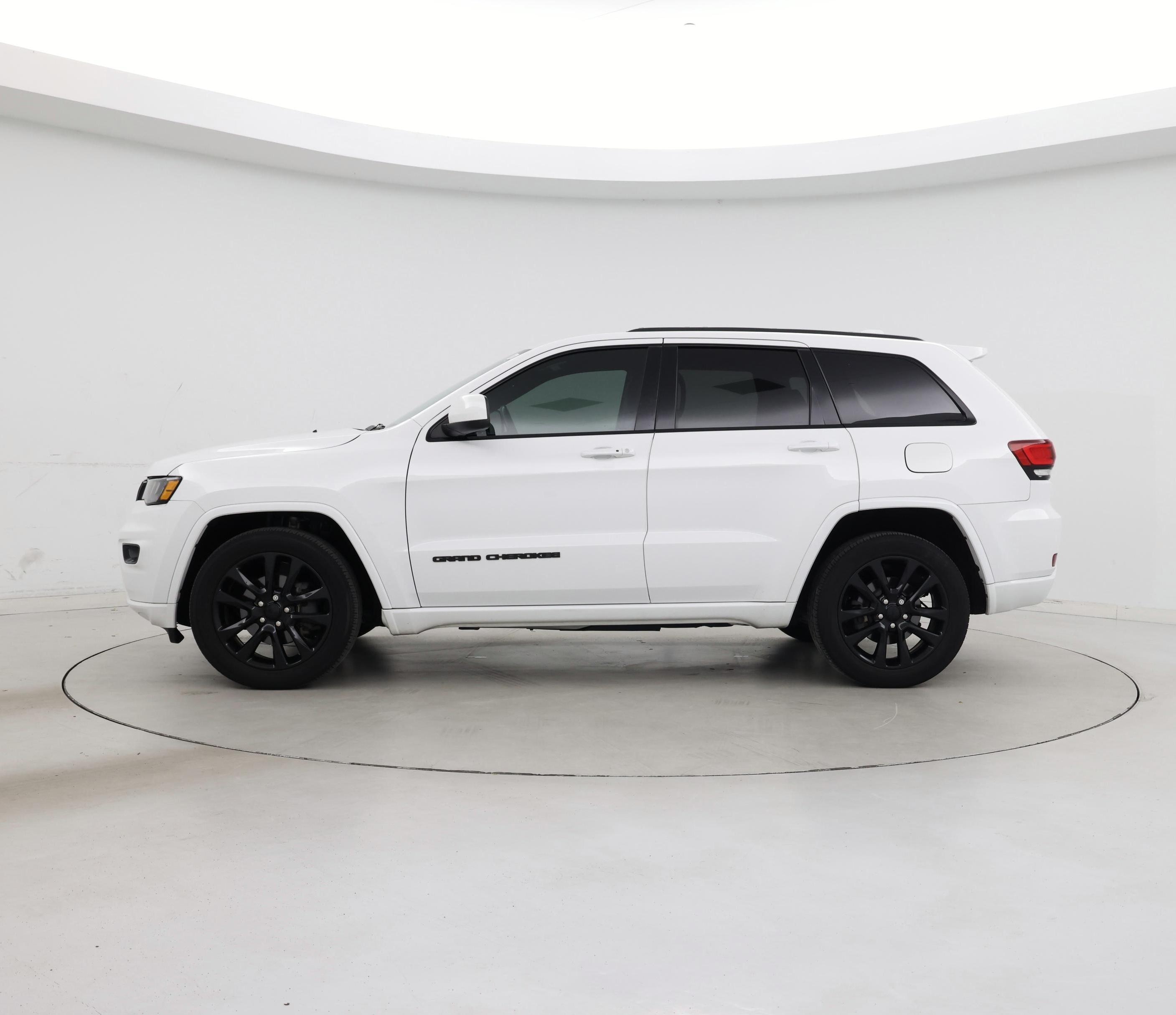 Thumbnail: 2020 Jeep Grand Cherokee - 3