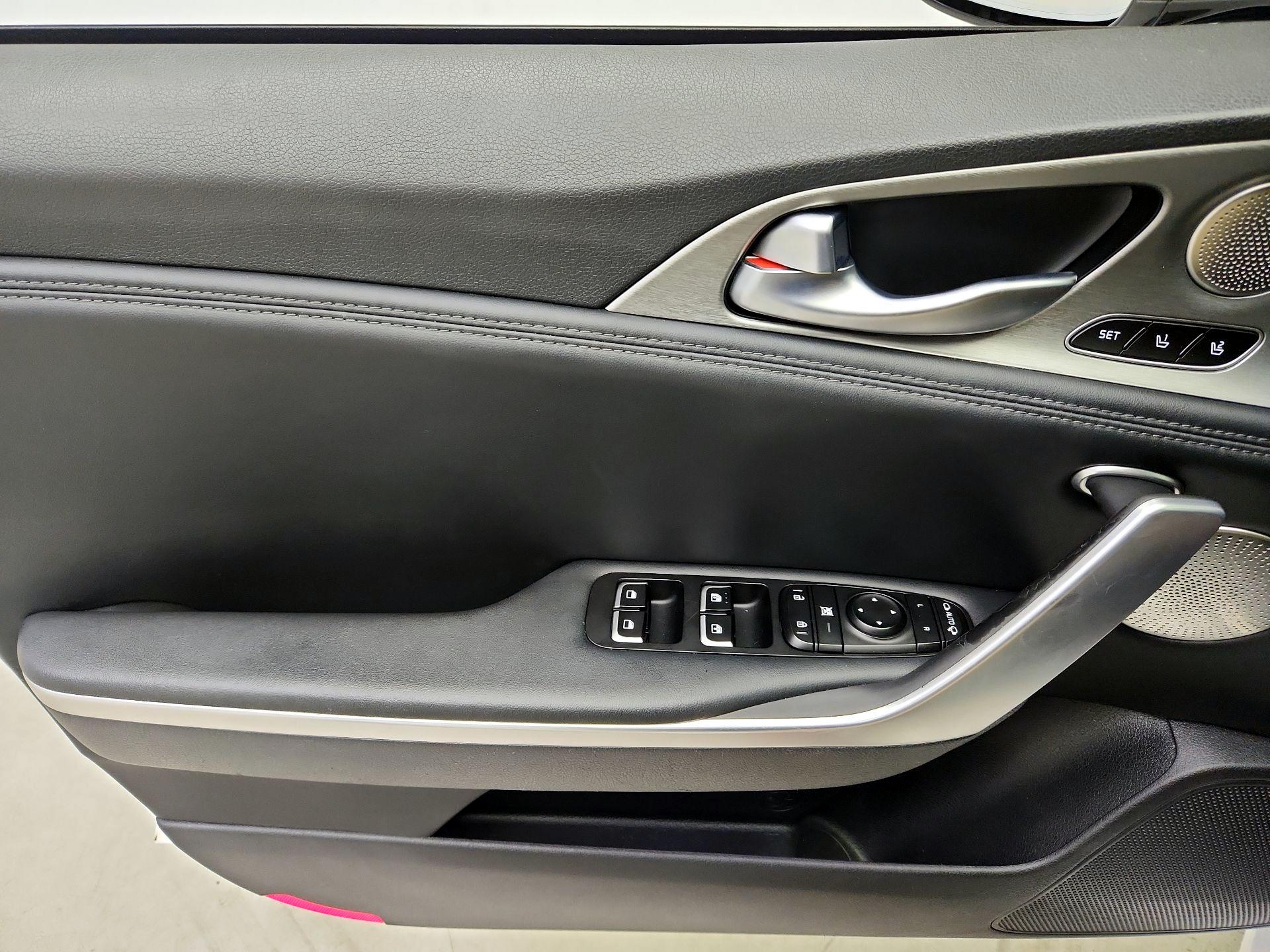 Thumbnail: 2018 Kia Stinger - 12