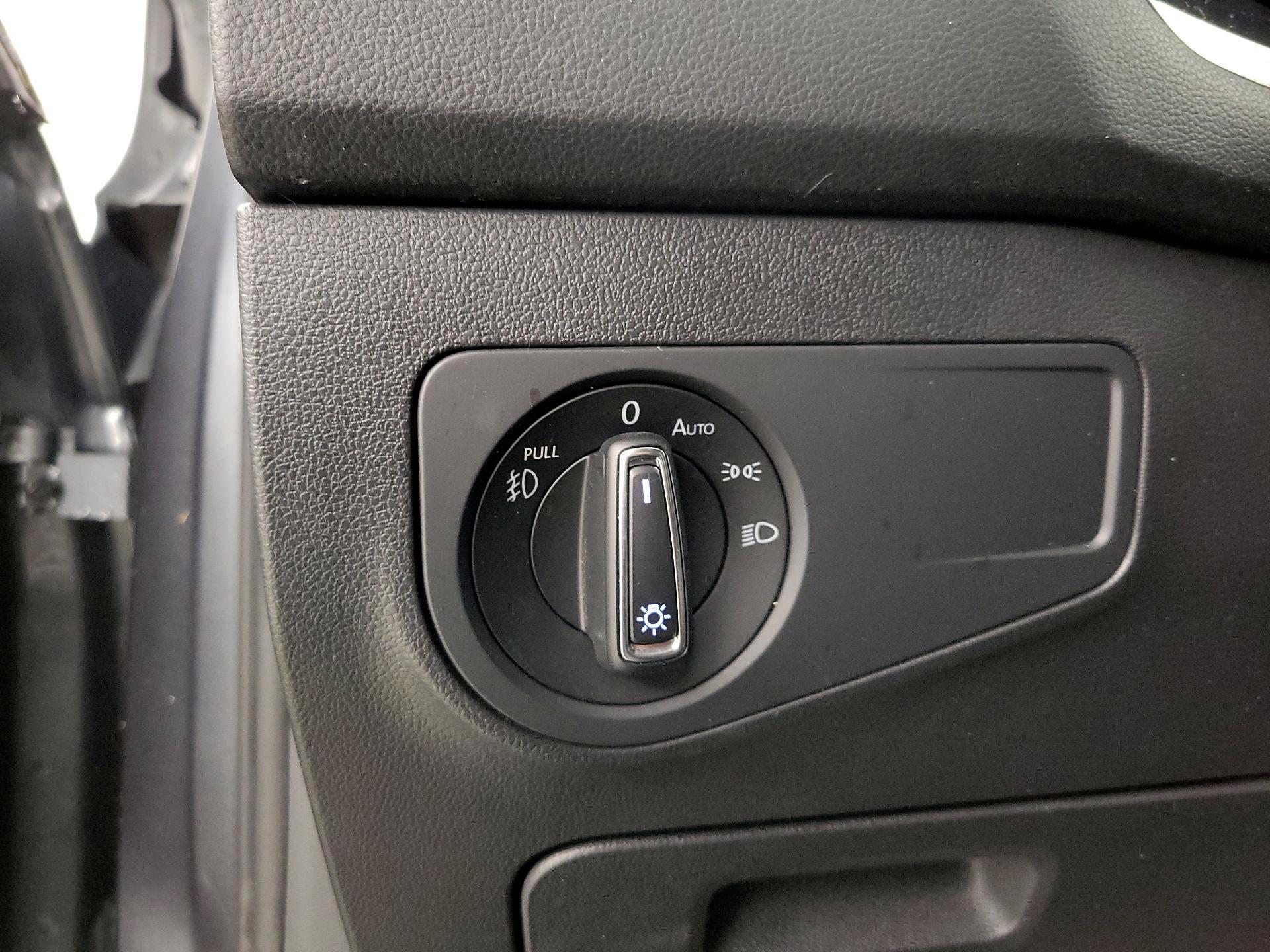 Thumbnail: 2021 Volkswagen Tiguan - 11